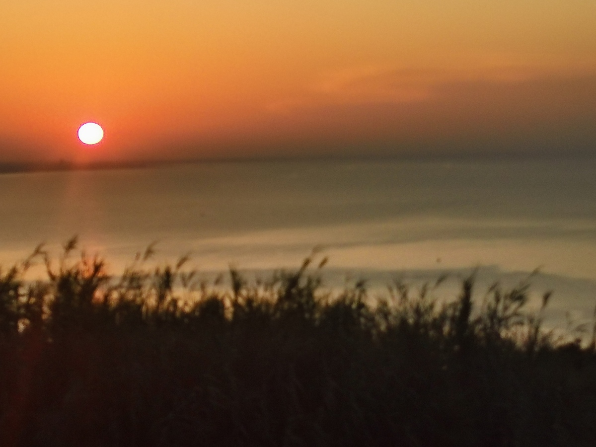 夕阳西下，美景如画：十个古文四字短语描绘壮丽黄昏