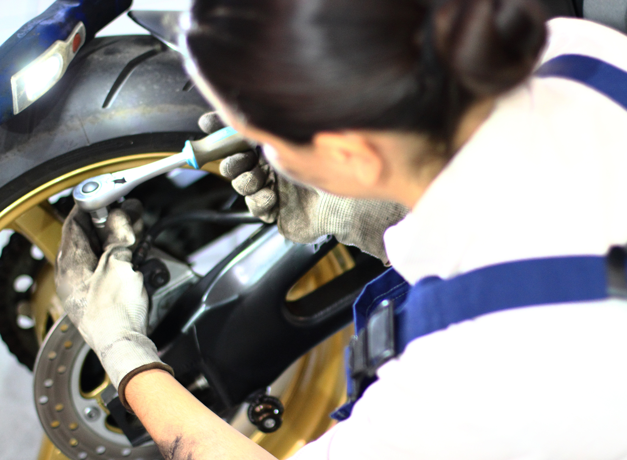 汽车制动系统机电一体化技术优势：提升响应速度、精度、稳定性和安全性