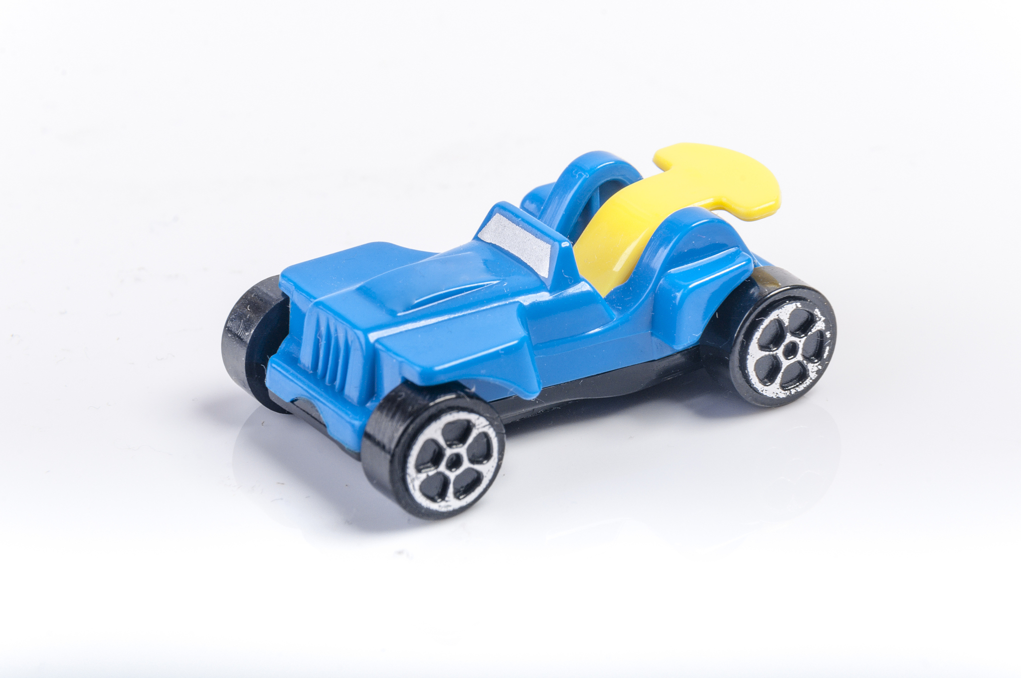 我要设计一款儿童车载玩具有什么优秀的现实案例参考