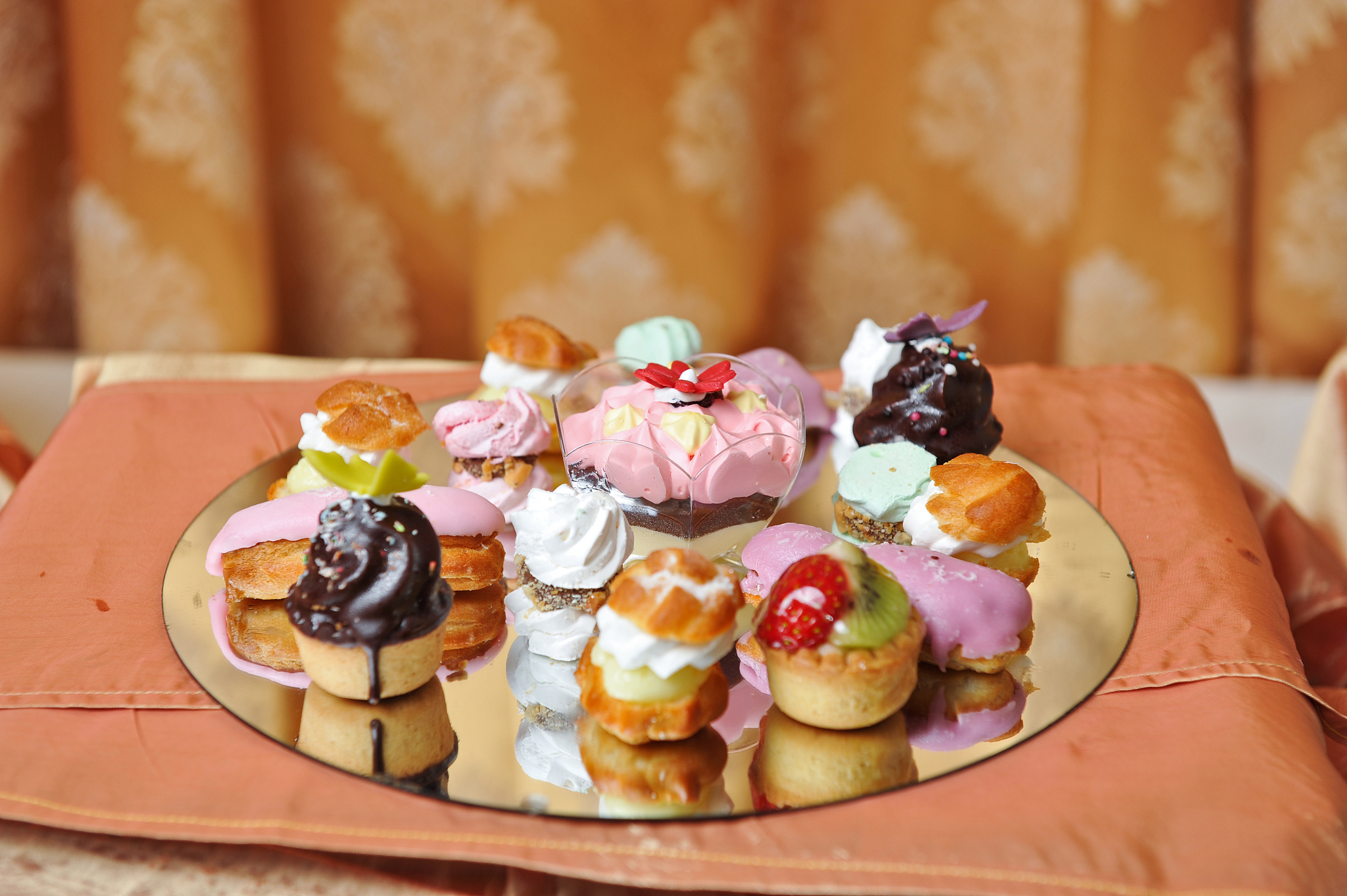 wedding decoration with pastel colored cupcakes
