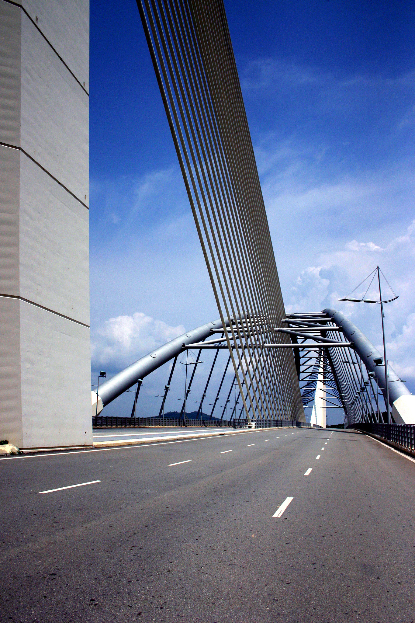 欧洲道路和桥梁结构健康监测项目：跨国合作，高科技保障安全
