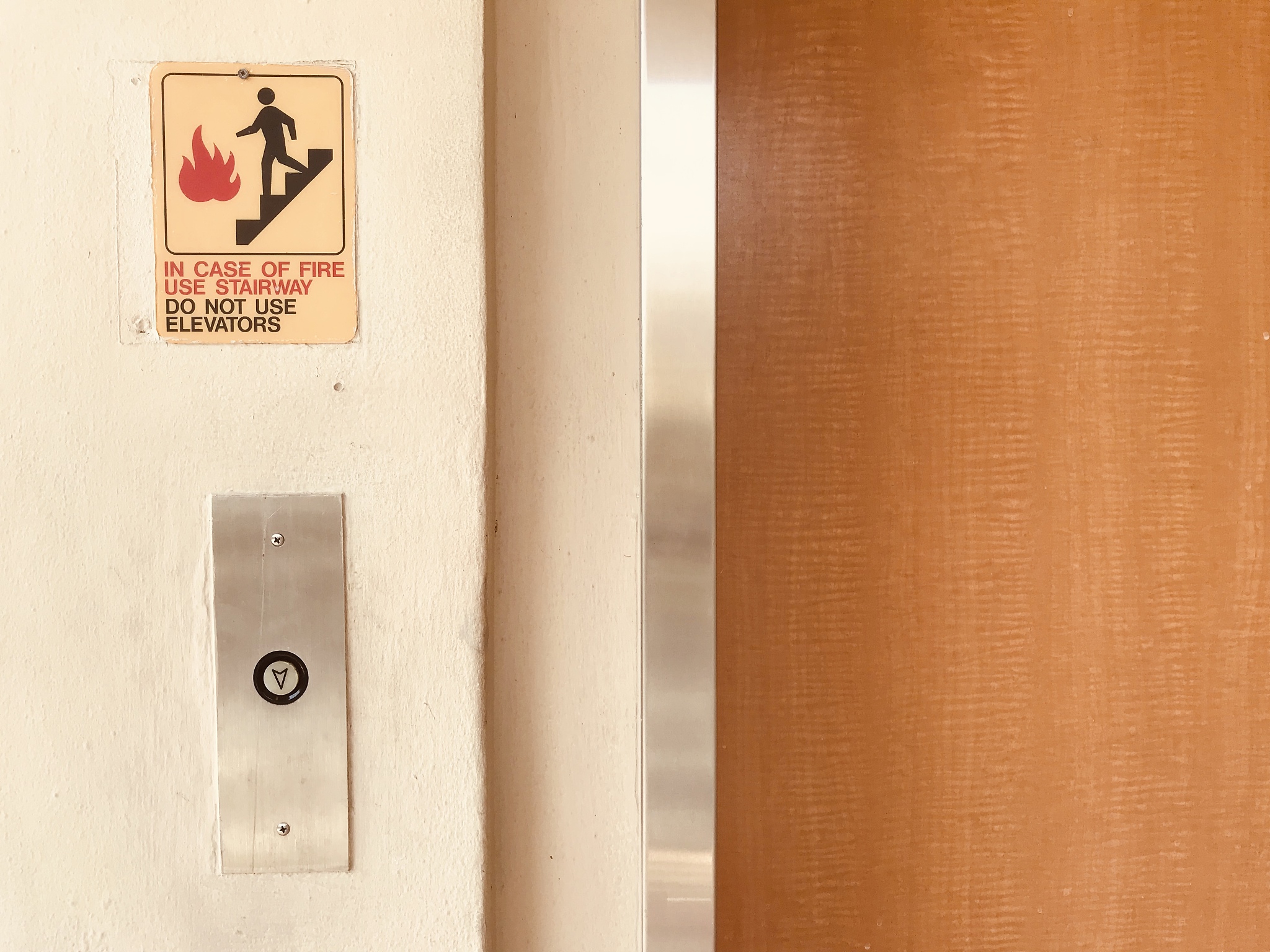 巨人通力电梯方向怎么改？ - 轻松改变电梯运行方向