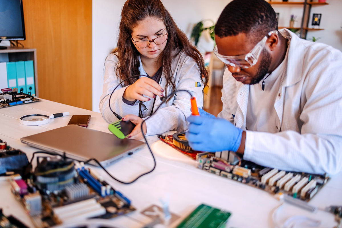 男孩子学什么专业好不好