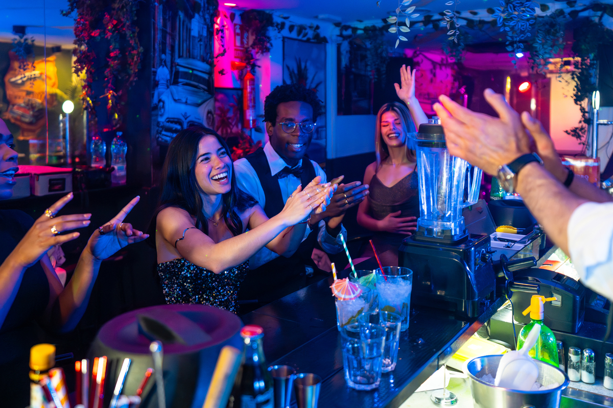 来福好事音乐餐厅酒吧：音乐、美食、氛围完美结合，值得一去！