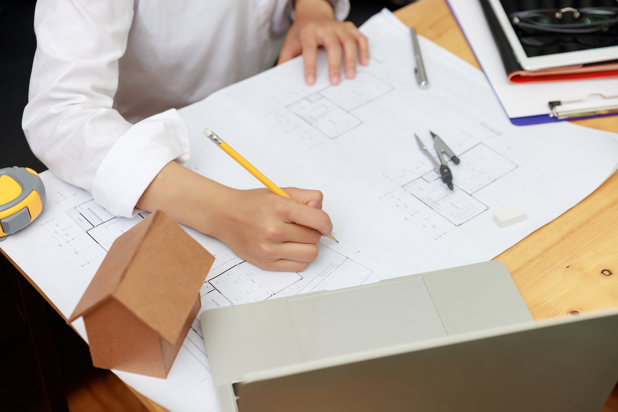 展览设计师辞职通知 | [您的姓名]