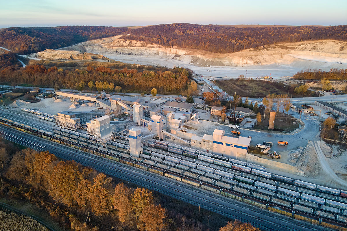 露天矿生产组织安排与施工组织设计：区别与联系