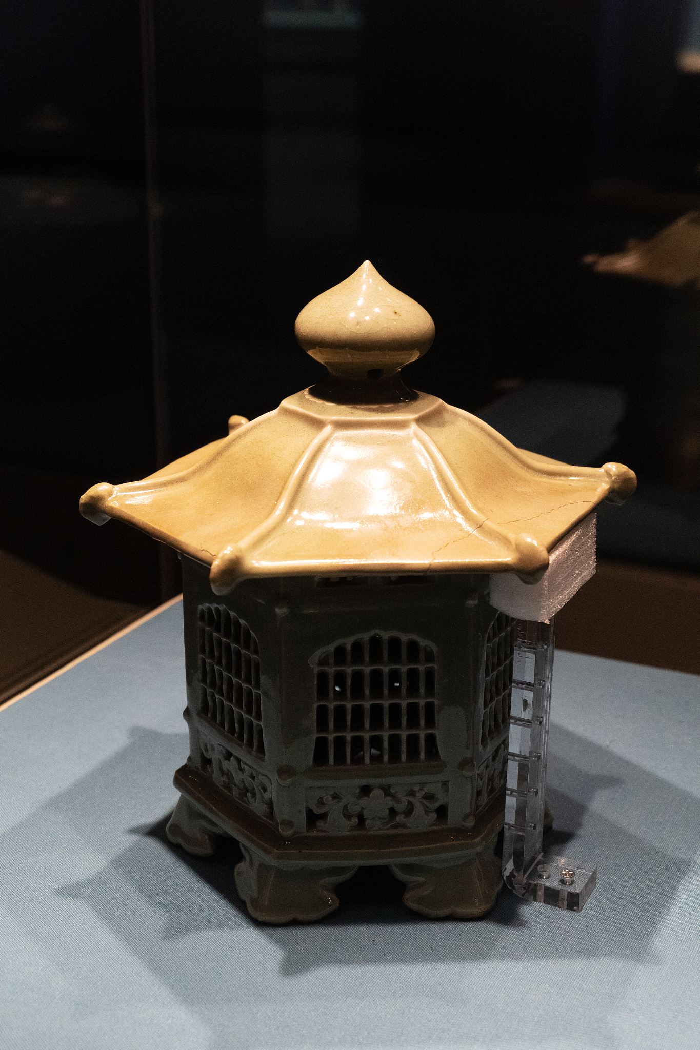 龙泉窑青瓷器
