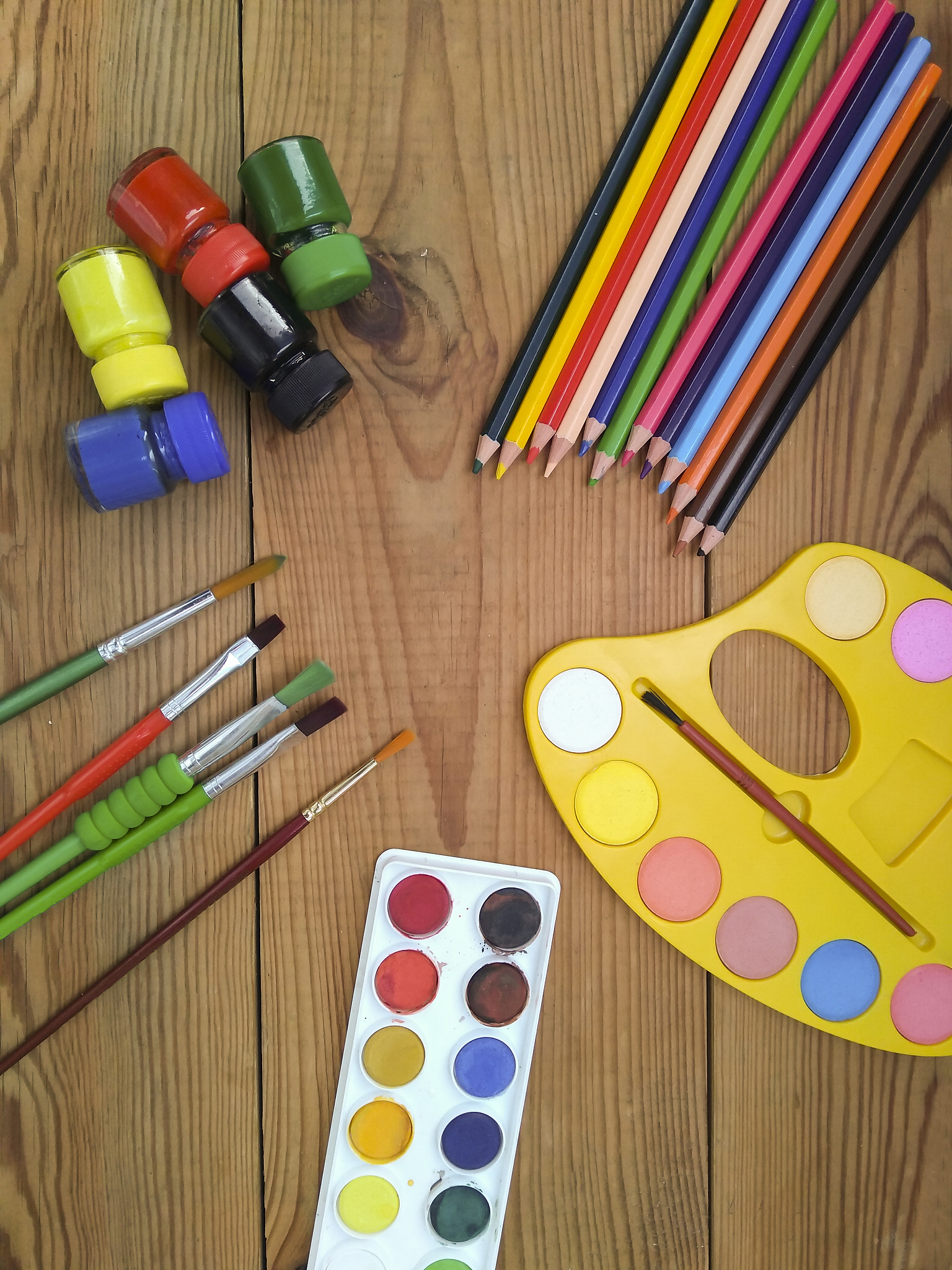 请写出论文绘画材料在小班美术教学活动中的运用中拟解决的关键性问题及研究创新之处