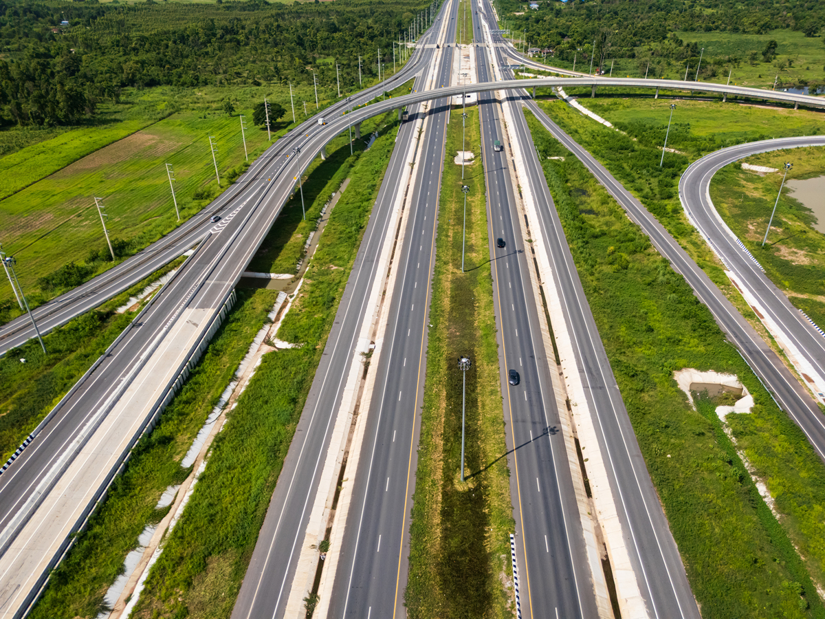 高速公路：中国经济腾飞的重要基石