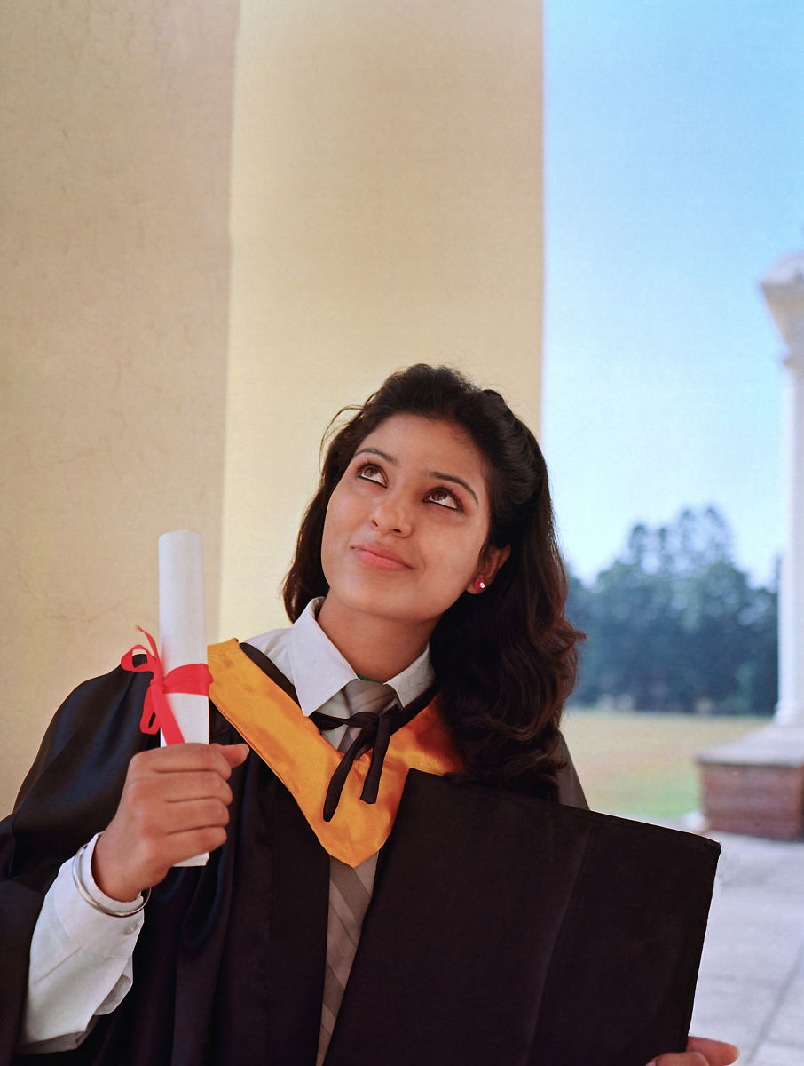 不含而立是什么意思