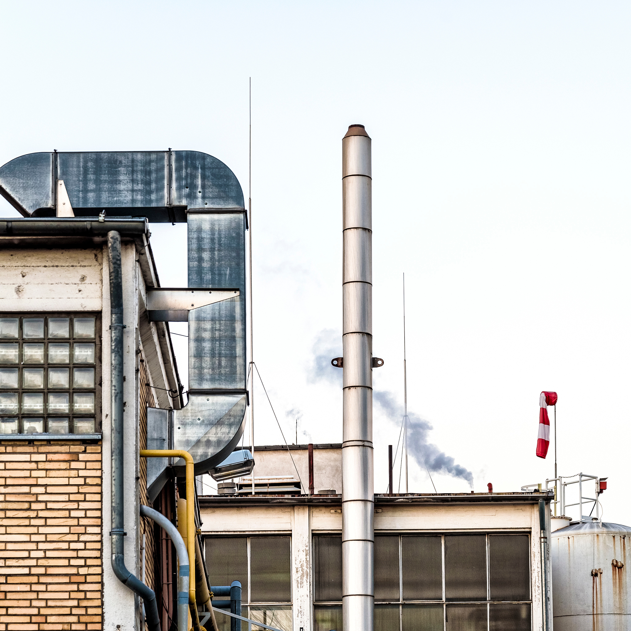 建筑碳减排政策建议：拆除、运输、设备及空调优化