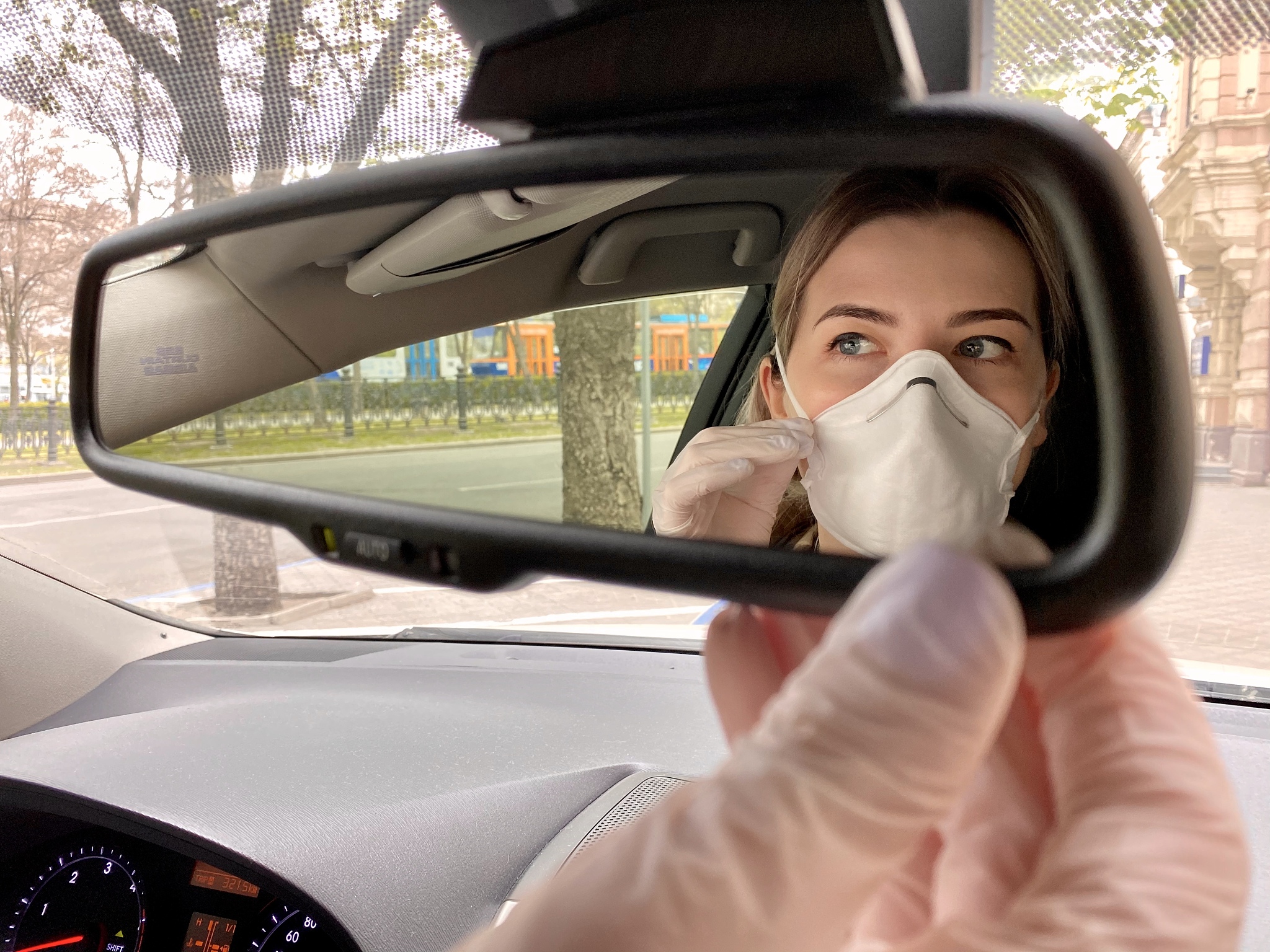 带墨镜可以缓解晕车吗？