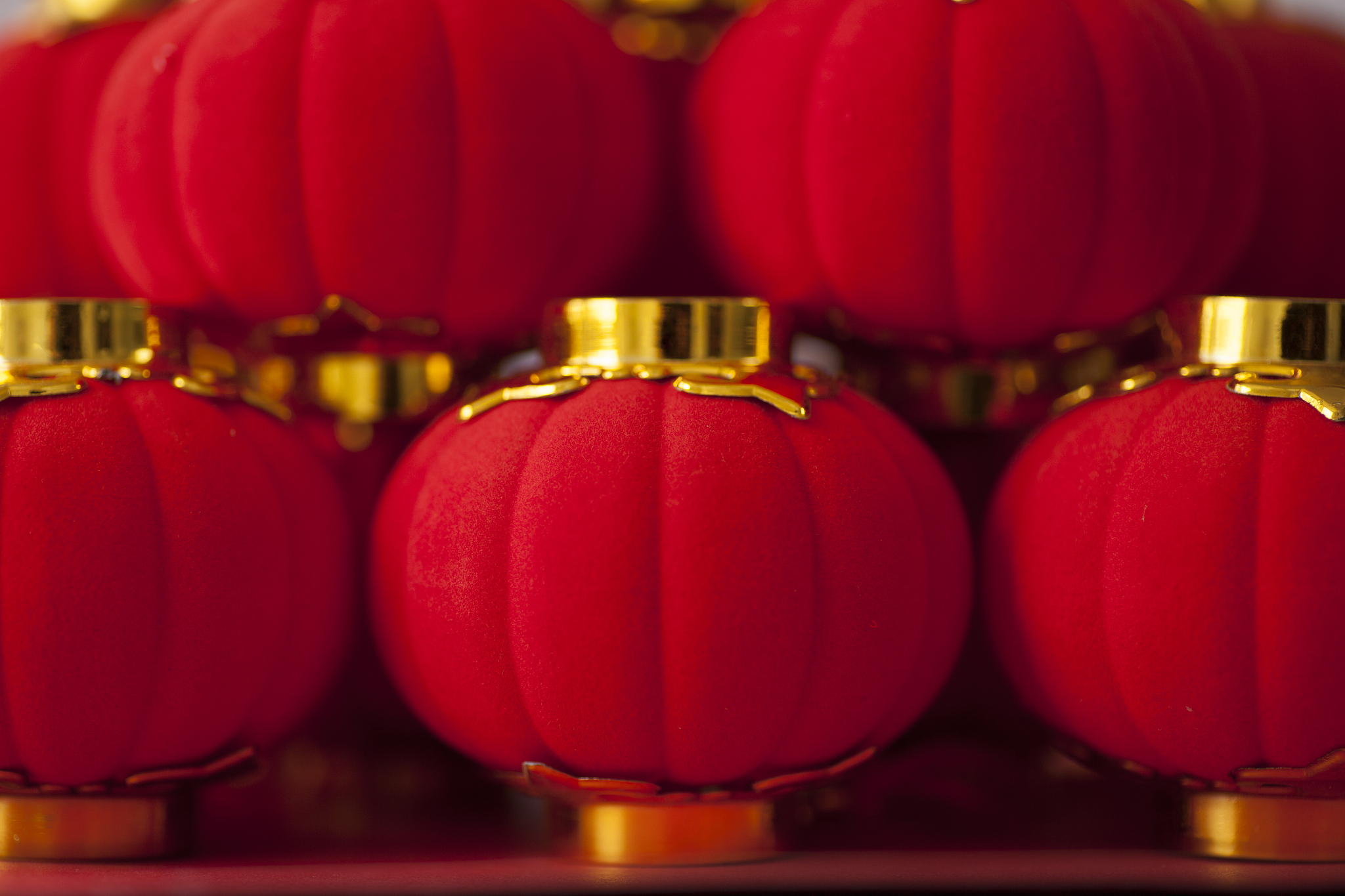 灯笼前可以什么加形容词