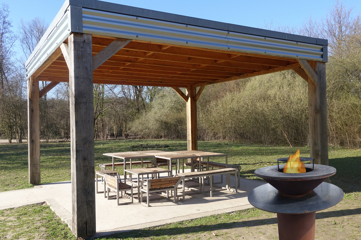 智能凉亭：让小院秒变多功能休闲室，告别室外桑拿天！