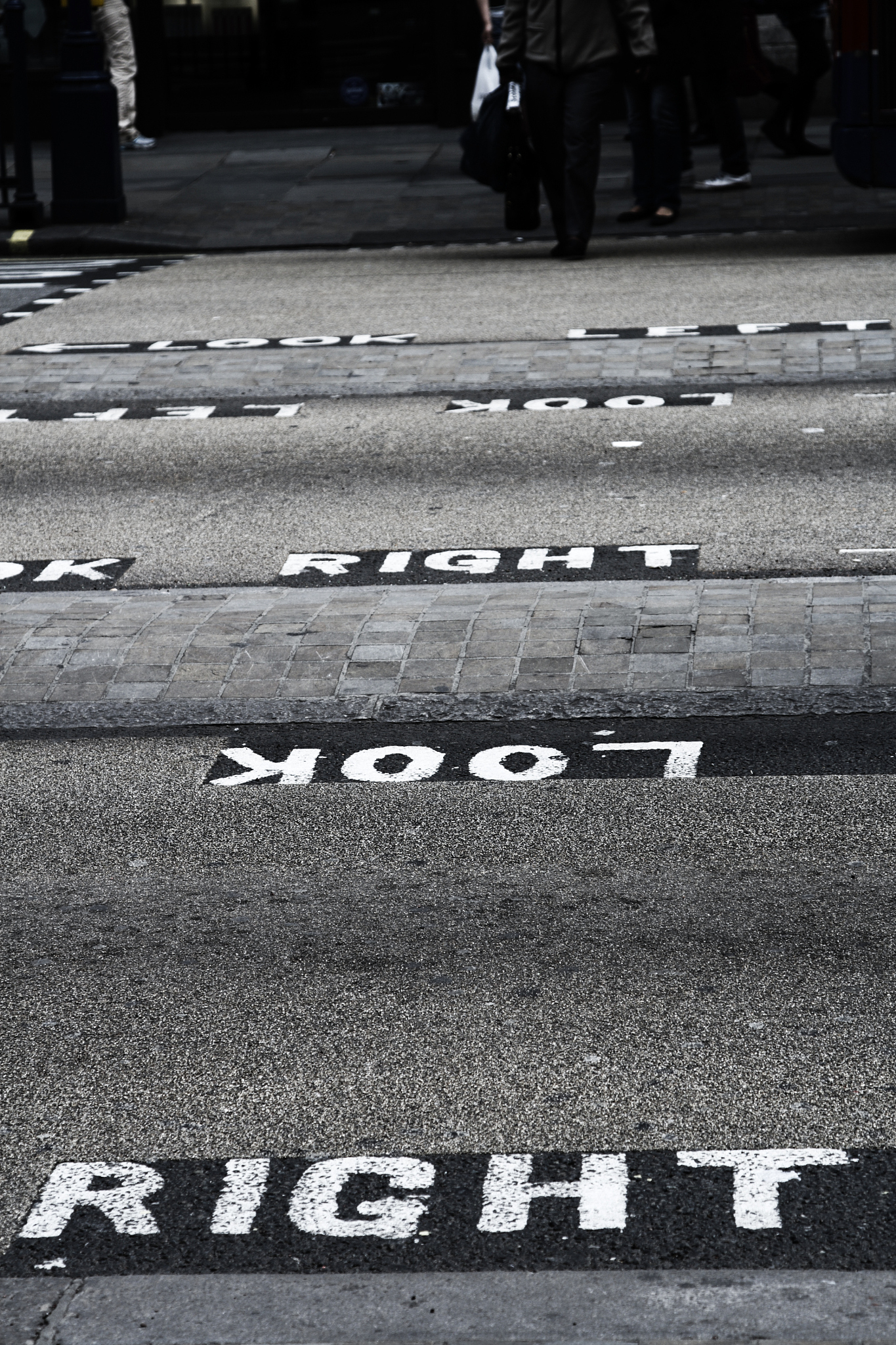 翻译：在斑马线上认错