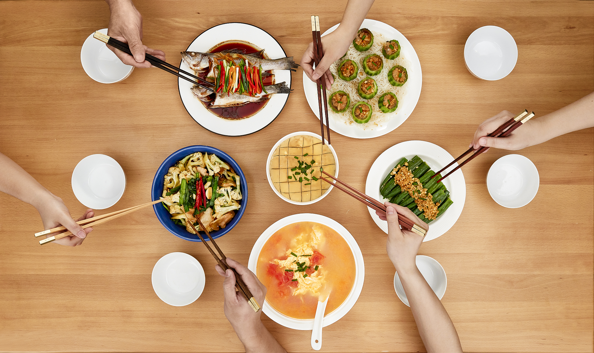 扩写300字。随着生活水平的提升人们对美食的关注的和需求越来越高更多的愿意选择用抖音来分享美食。