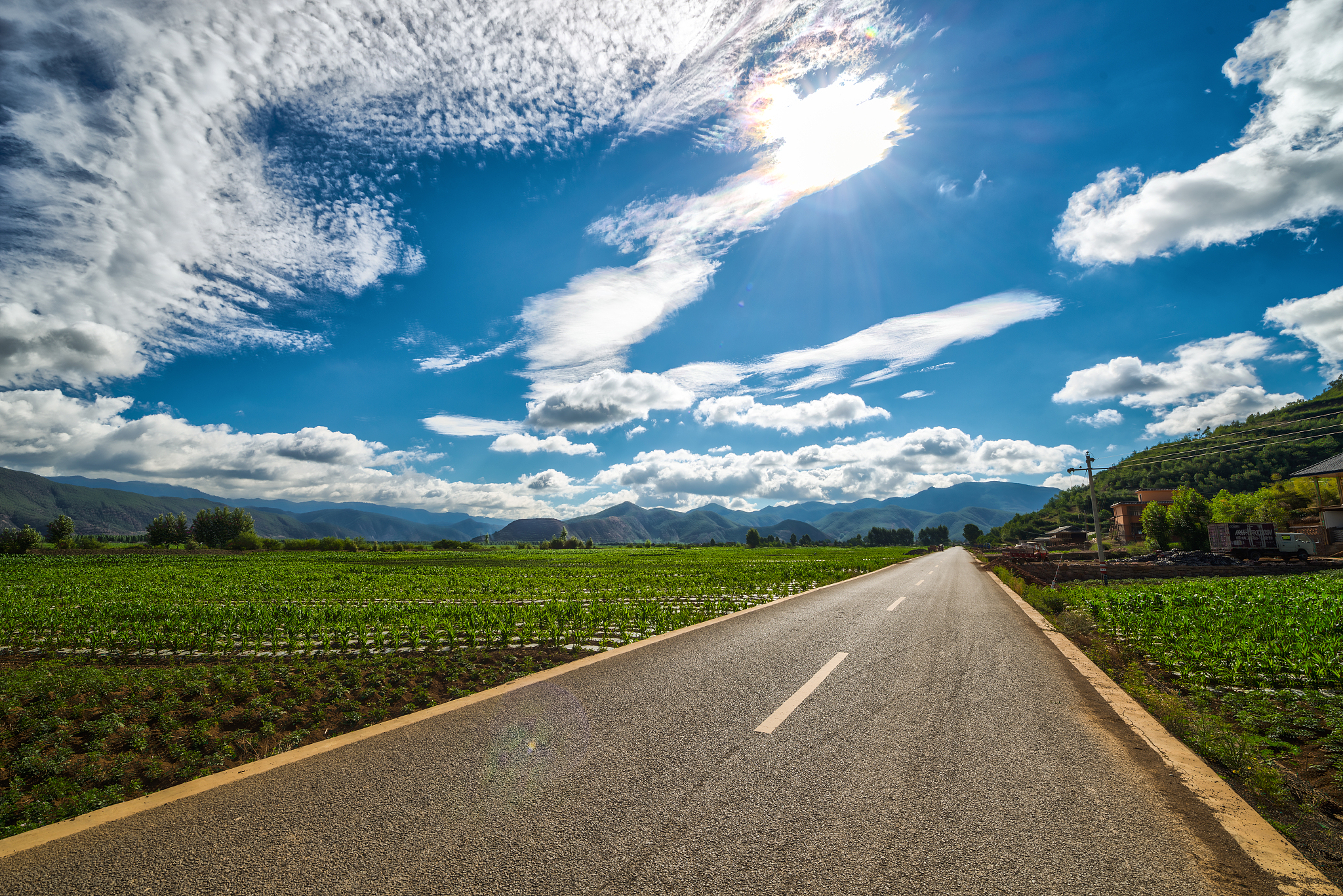 最美公路旅行：路上的风景，心中的旅程