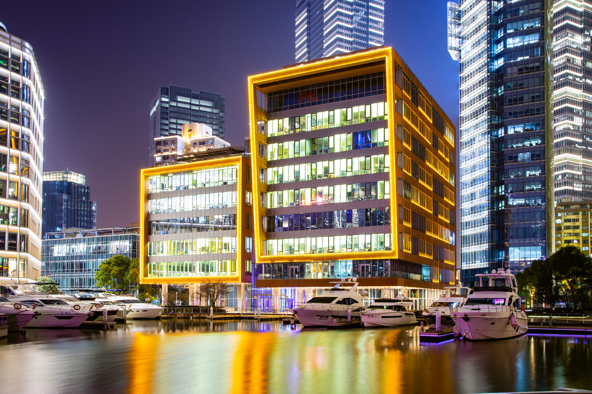 Write a paragraph that describe some of The Ritz-Carlton Hotel Shanghai Pudongs service weaknesses in terms of its staff hiring training and empowerment Be specific and provide enough details