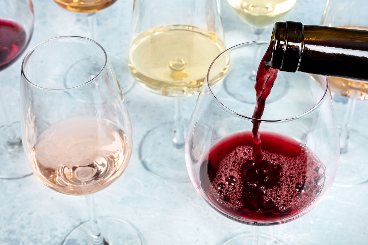 干红葡萄酒口感解析：苦涩、酸度、果香、木香，你更偏爱哪一种？