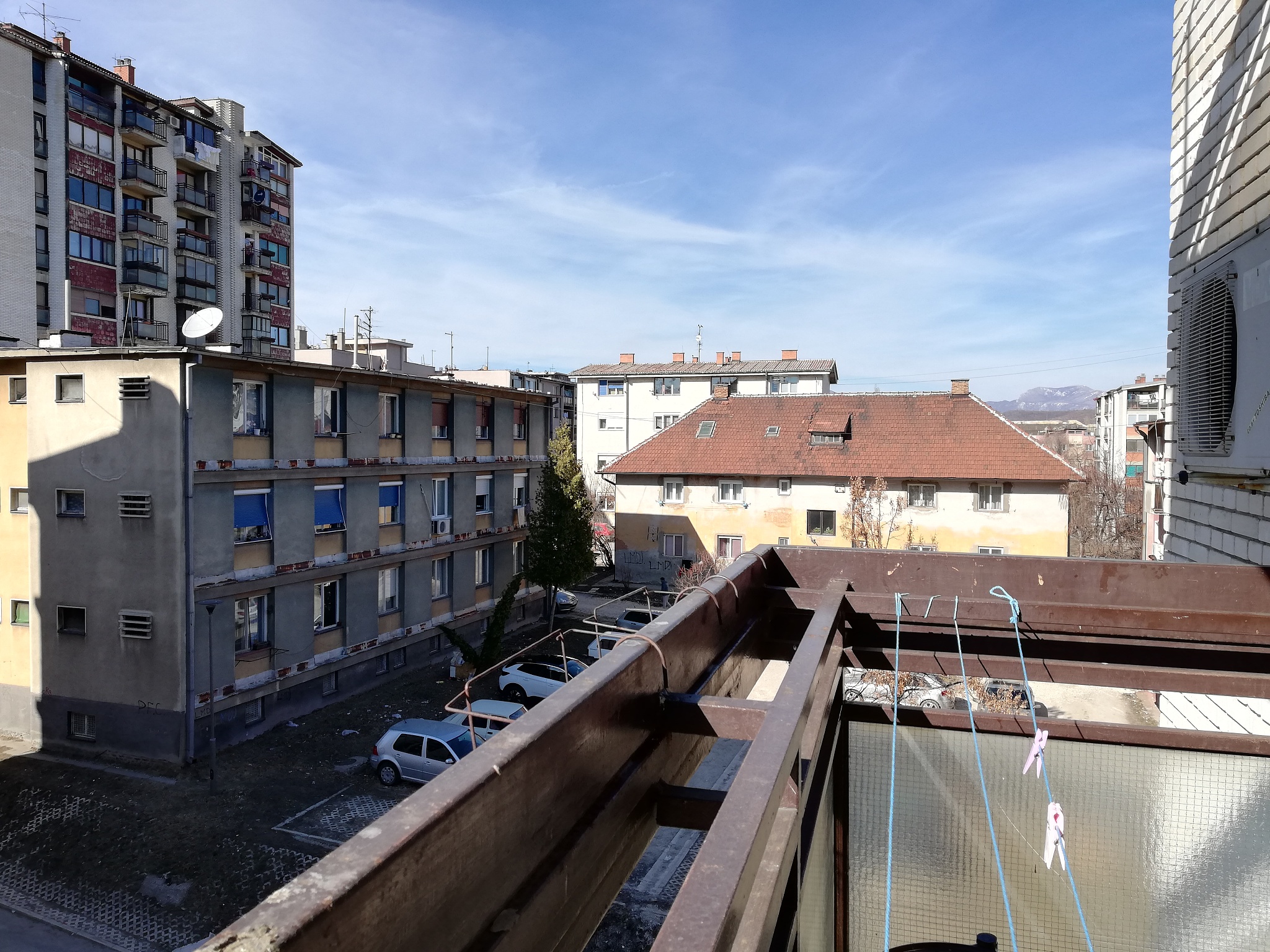 坛板坡实现户户通自来水完成301处建筑物的外立面改造建设通镇、通村、通屯、坡内道路997公里新建环村路和村内道路10条共399公里硬化巷道40条共5公里打通了村内外连接的交通要道。