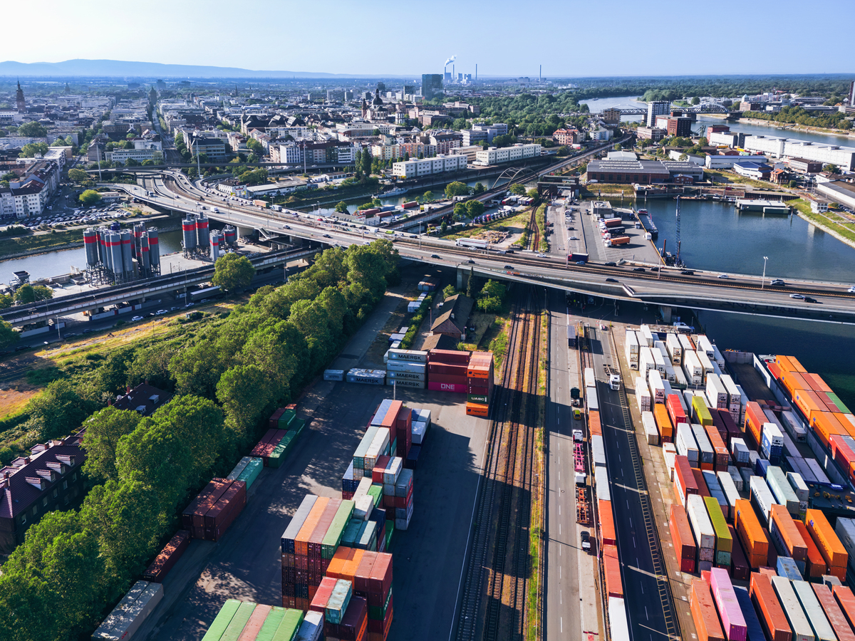 波的尼亚湾发展什么业