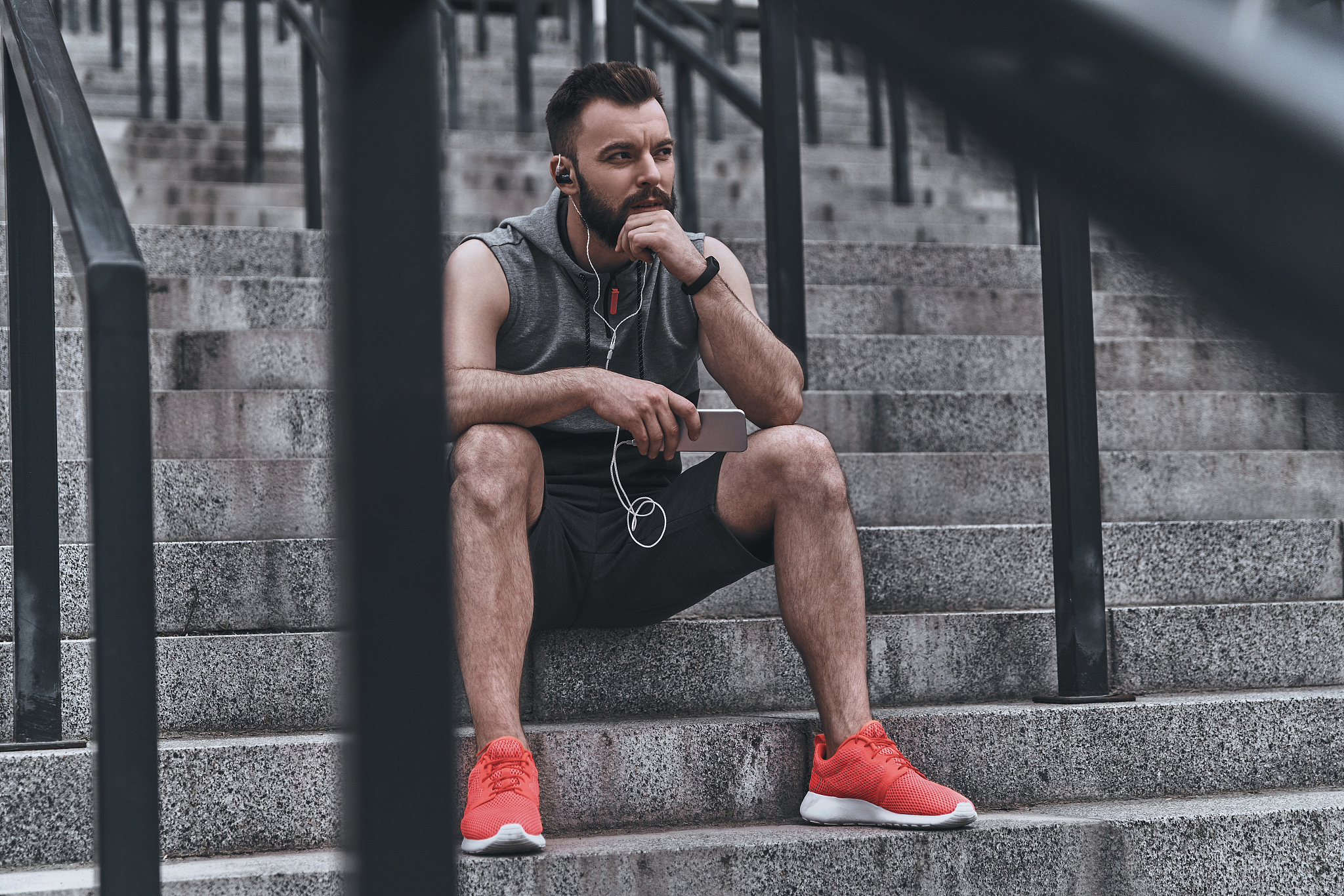 以音乐是如何帮助我们提高自我意识和自我认知的？为题写一篇700字文章