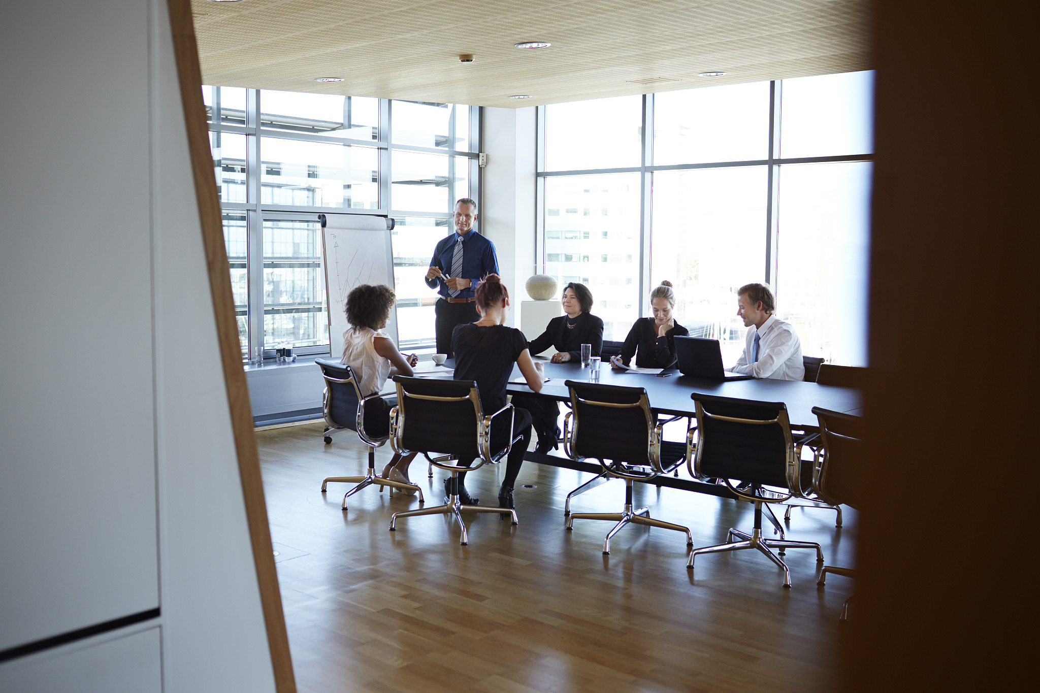 帮我发表财务部流量部 导师部门接待部门 营销部门 的责任