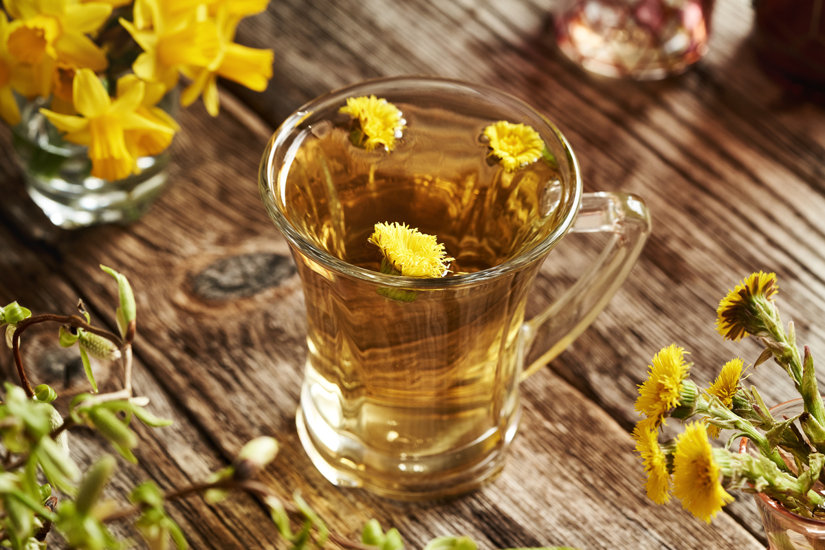 黄芪枸杞菊花茶：功效与制作方法 | 健康茶饮推荐