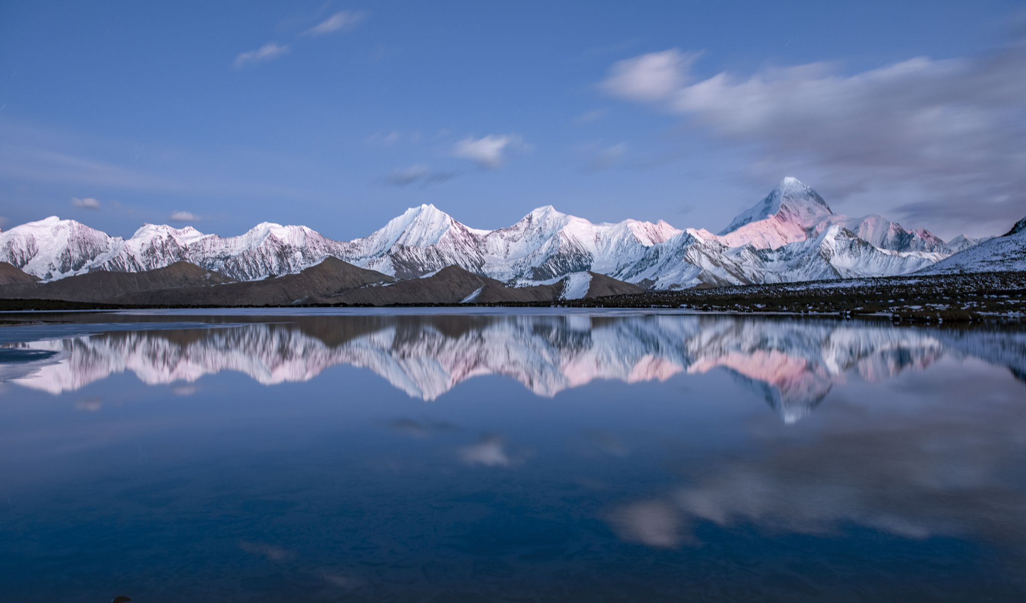 中国四川甘孜州康定贡嘎雪山全景<strong>高清</strong>图