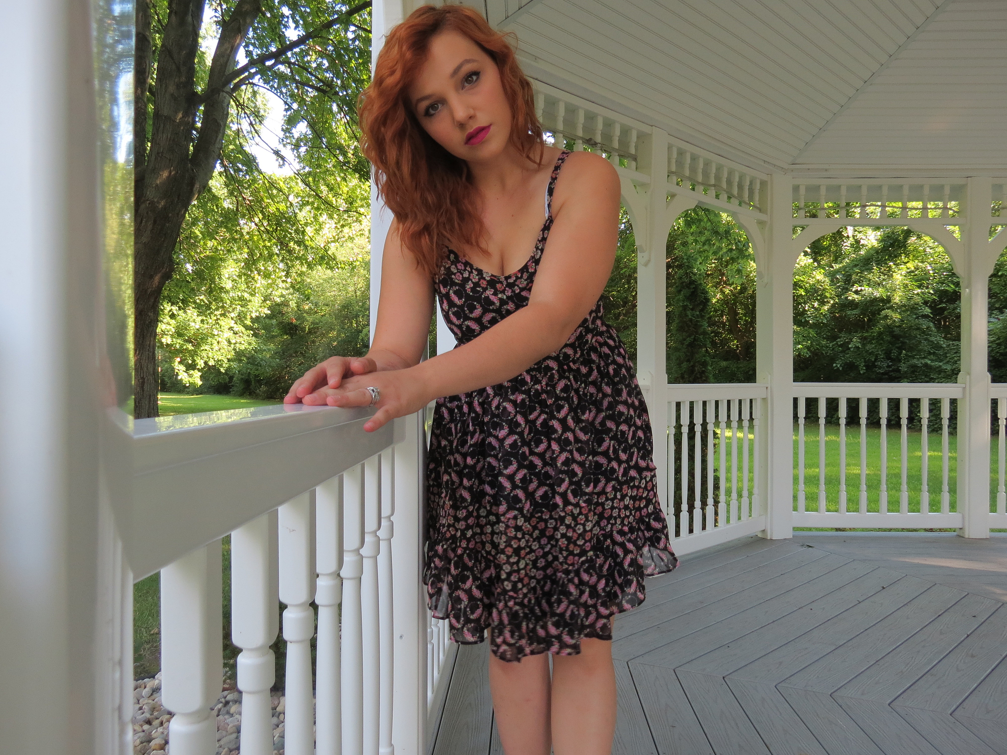 熟女 的英文翻译：Mature Woman