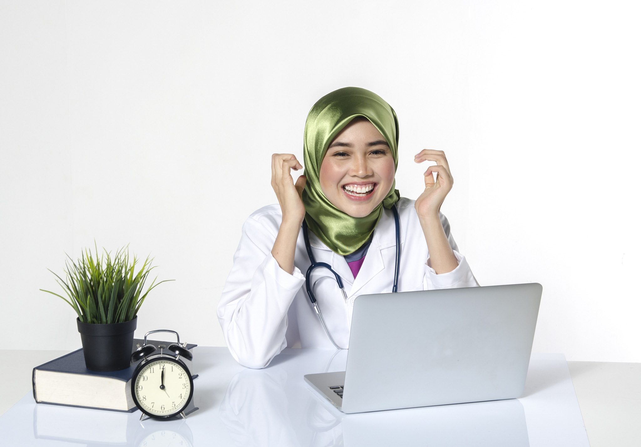 给David写一段语文学科的评语。课堂上乐于分享口语表达好有难度的问题不愿意思考对自己要求不高。