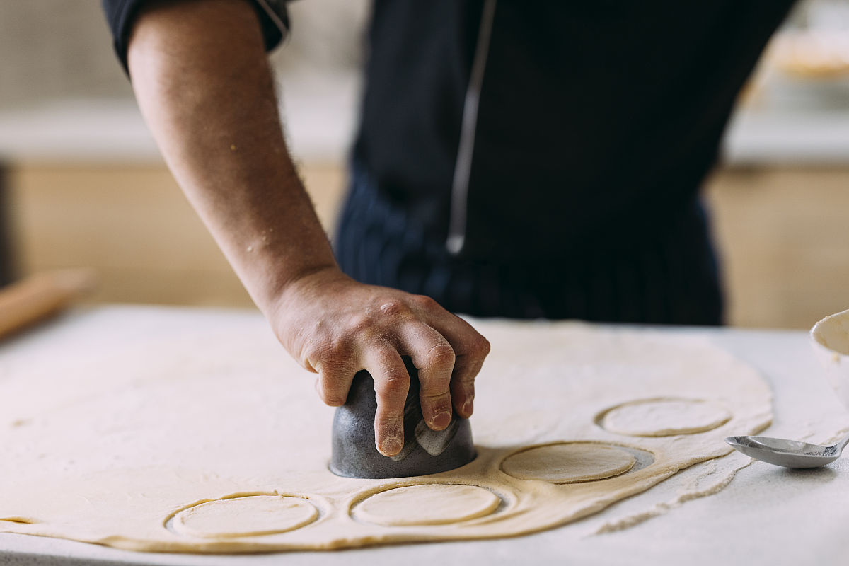 请改写这段话：弘扬中国传统文化传承匠心