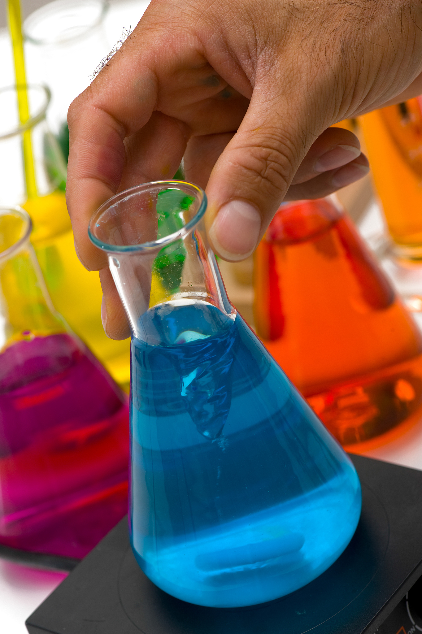 五水硫酸铜是什么五水硫酸铜化学式为CuSO4·5H2O也称作蓝石是一种蓝色晶体常用于实验室中的化学试剂、电镀、农业、医药等领域。继续