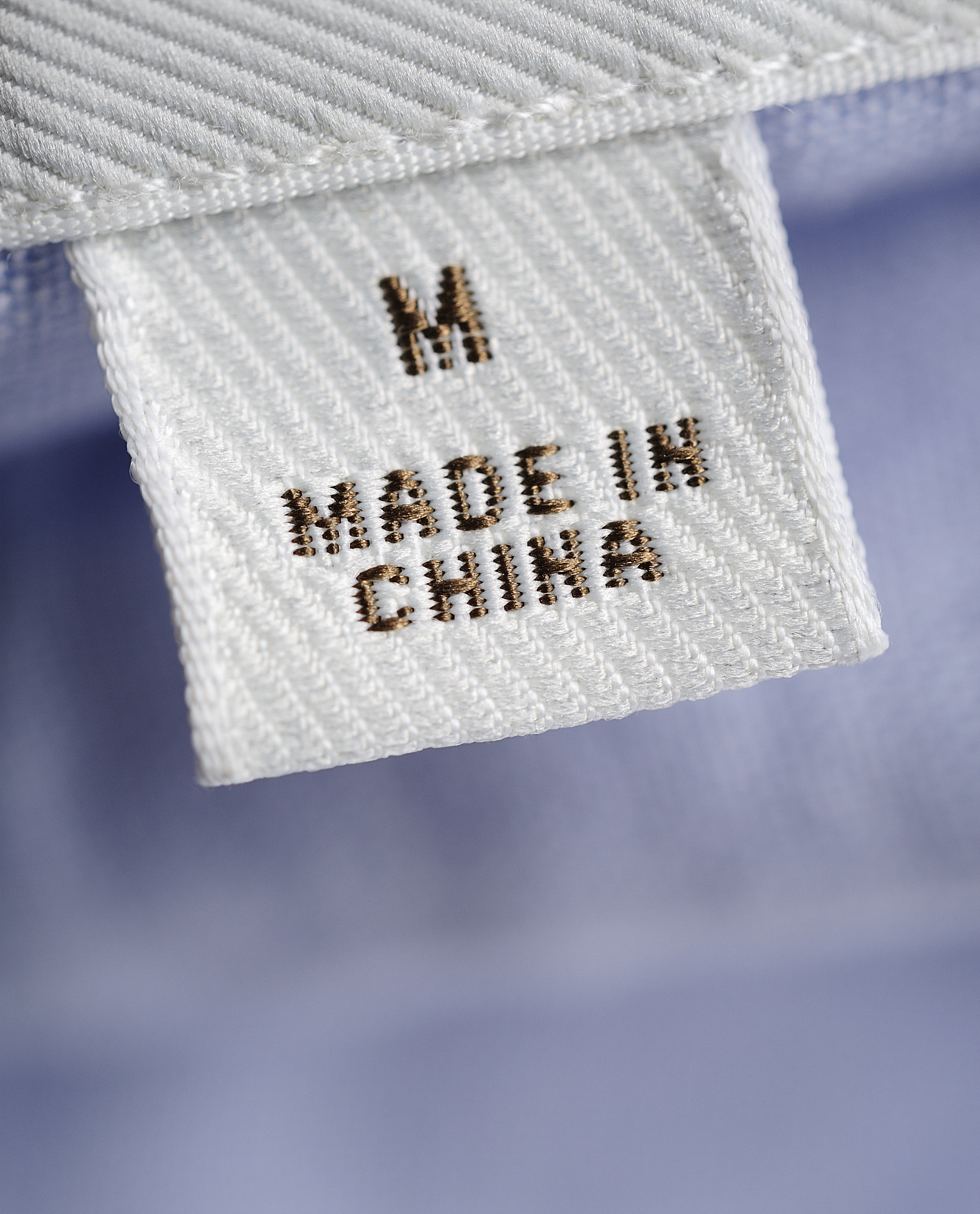 衣服领标有其他品牌标志，如何解释？