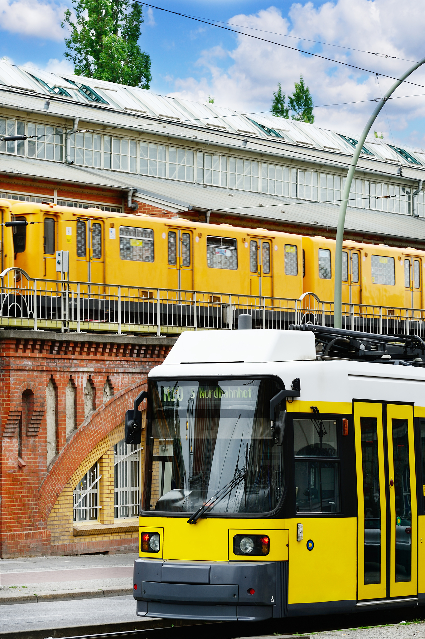 简述导轨交通的类型和工作原理