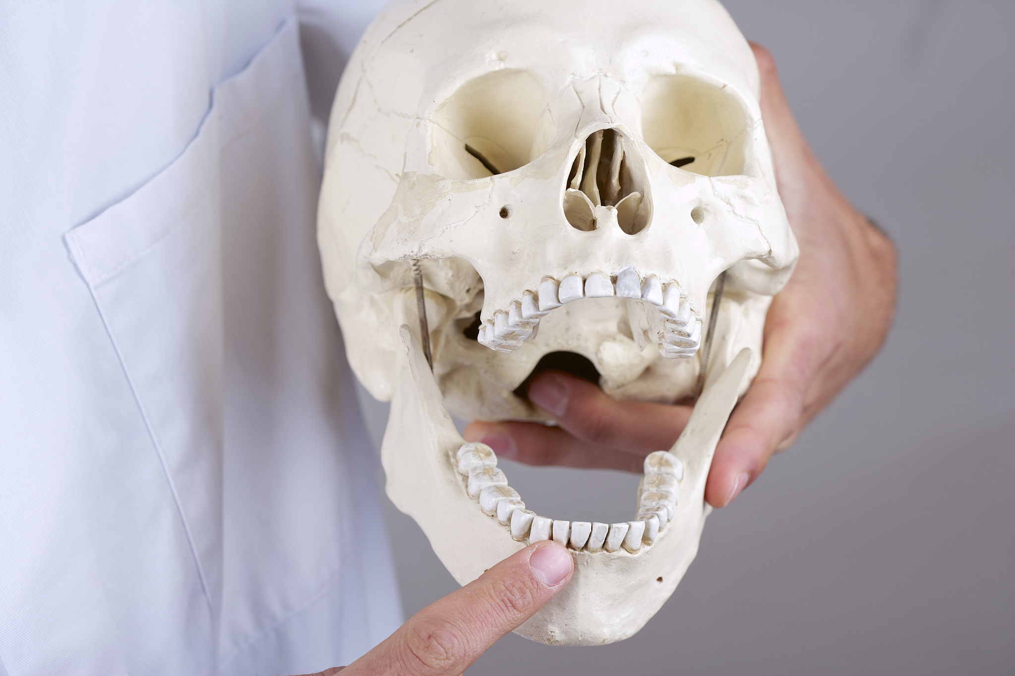 右边脸头疼连带牙疼断断续续的时好时坏是为什么