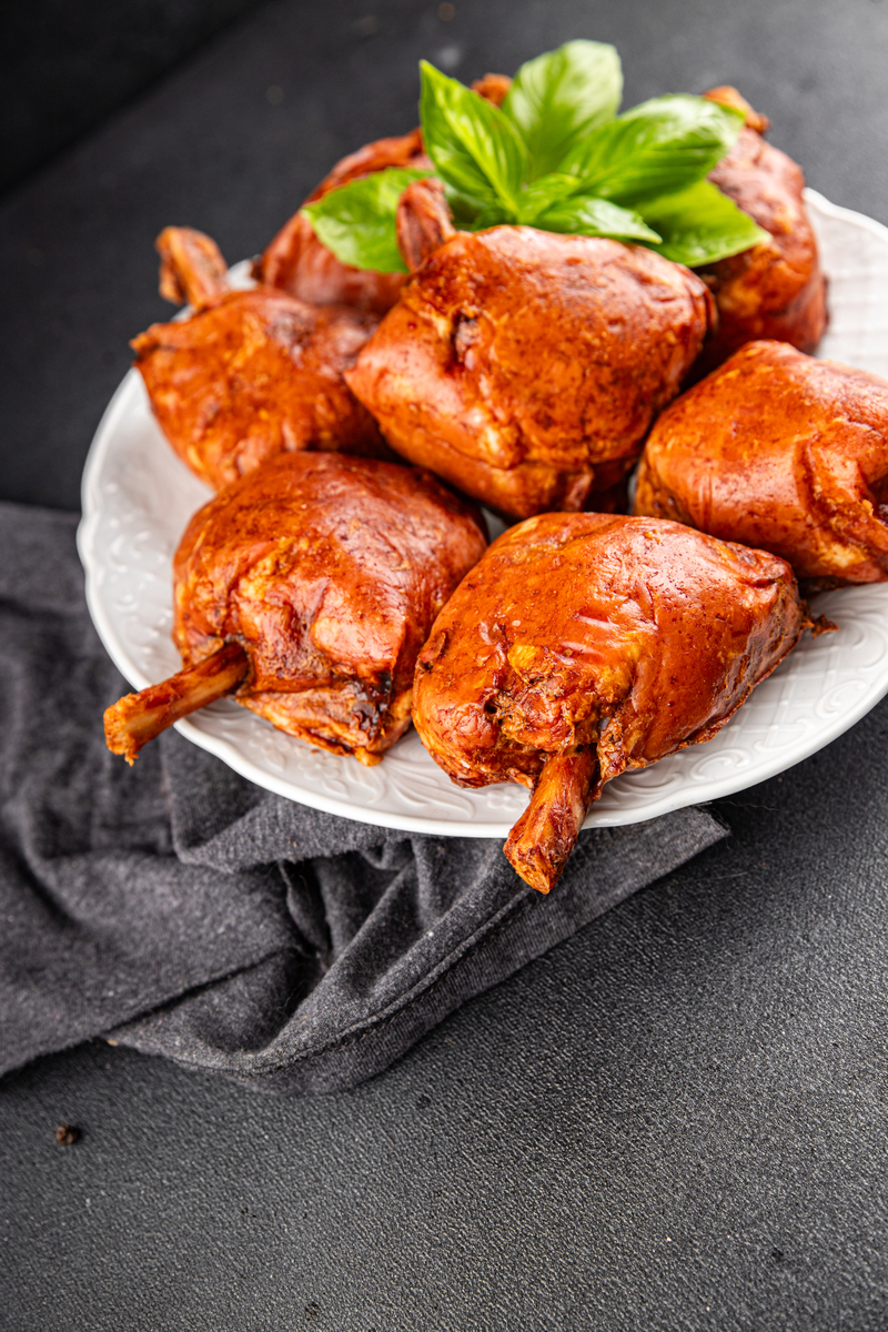 酱鸡文案快来尝尝这香脆可口、口感独特的酱鸡！我们选用优质鸡肉经过精心烘烤和配以特制酱料每一块都是满满的美味。无论是单独享用还是与朋友聚餐这道酱鸡都是必点之选！让你品尝不同寻常的味道带来舌尖上的惊喜！继续