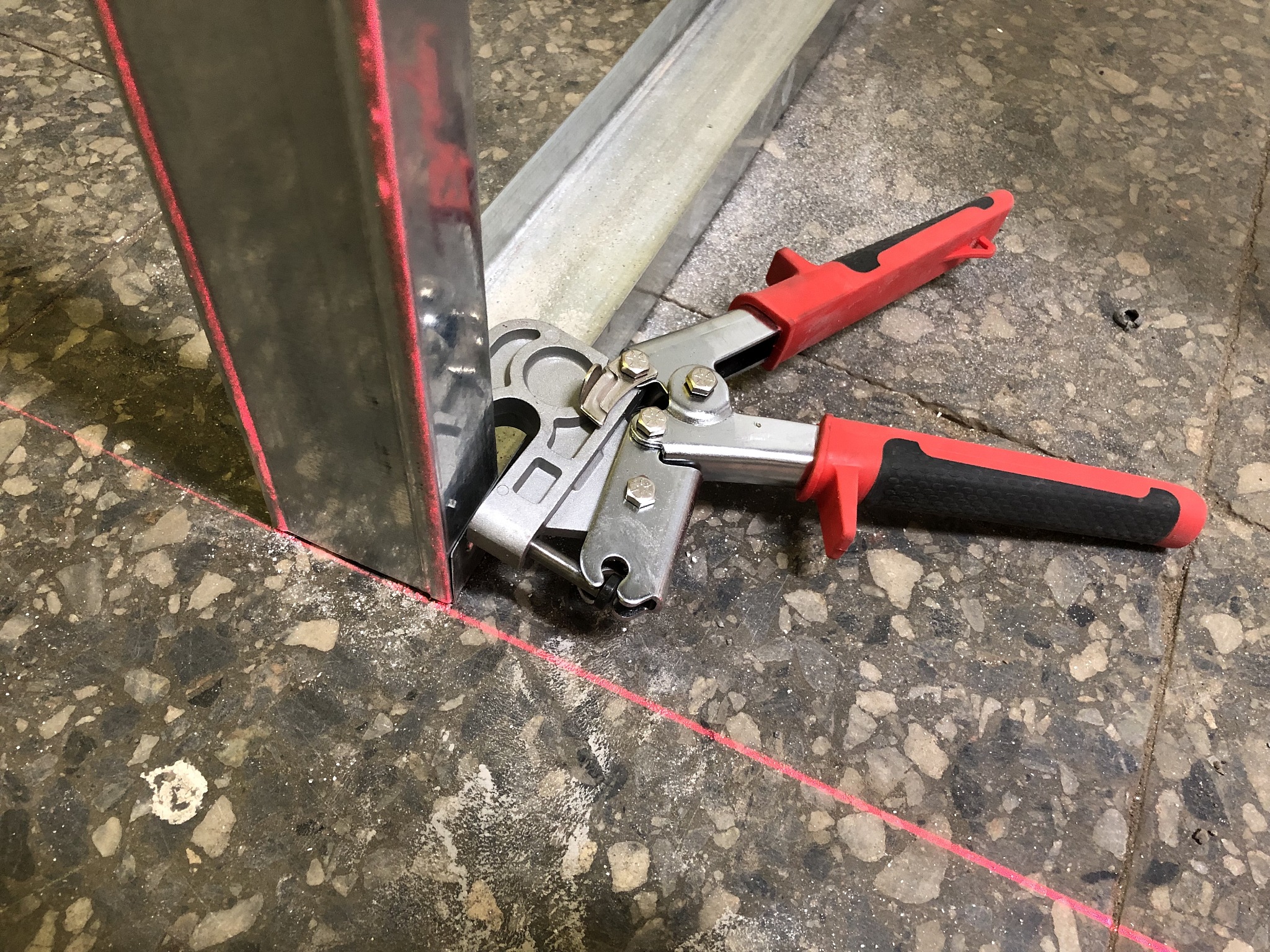 玻璃刀是怎么使用的？