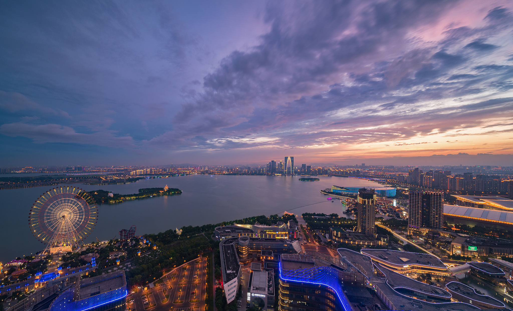 鸟瞰苏州金鸡湖城市cbd夜景风光