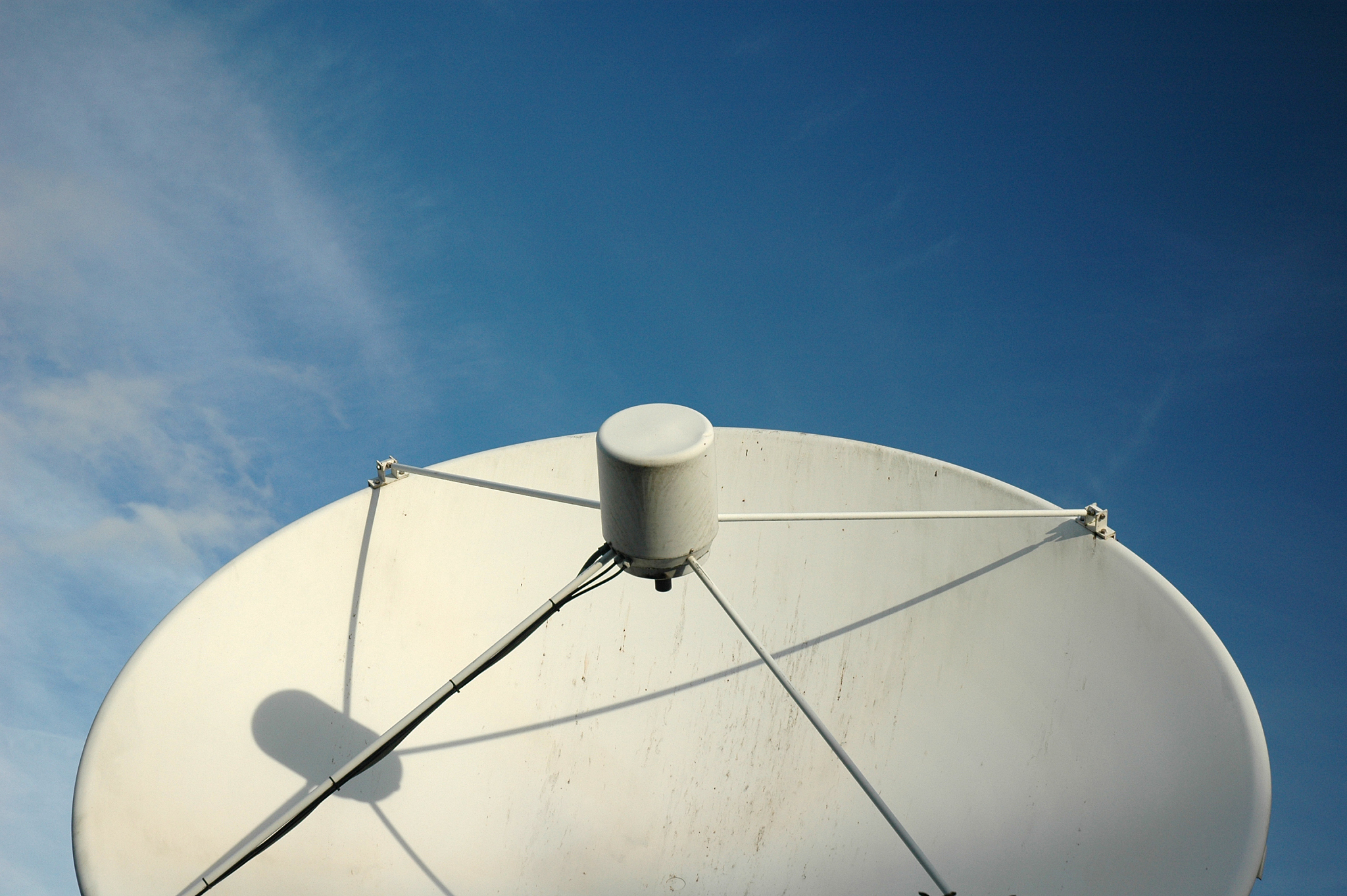 卫星天线旋转方向详解：水平和垂直，实现最佳信号接收