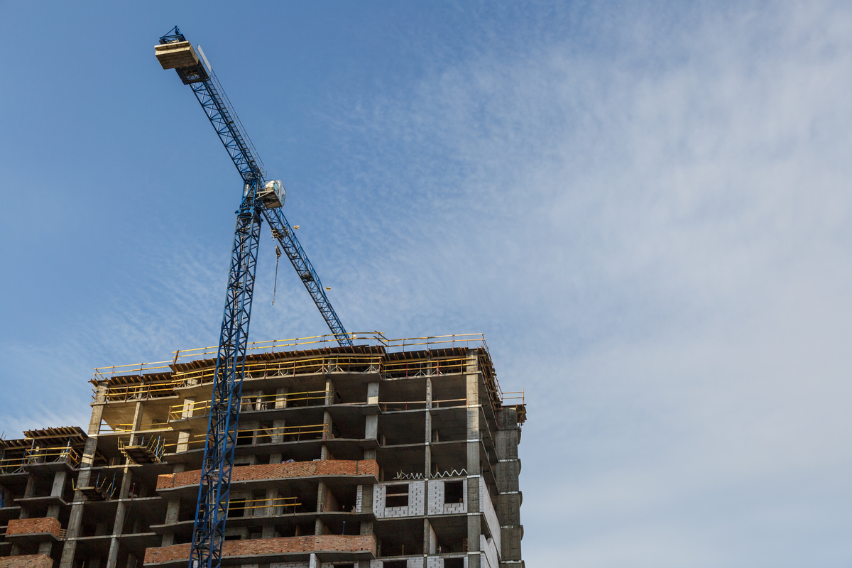 建筑服务：工程劳务和塔吊租赁