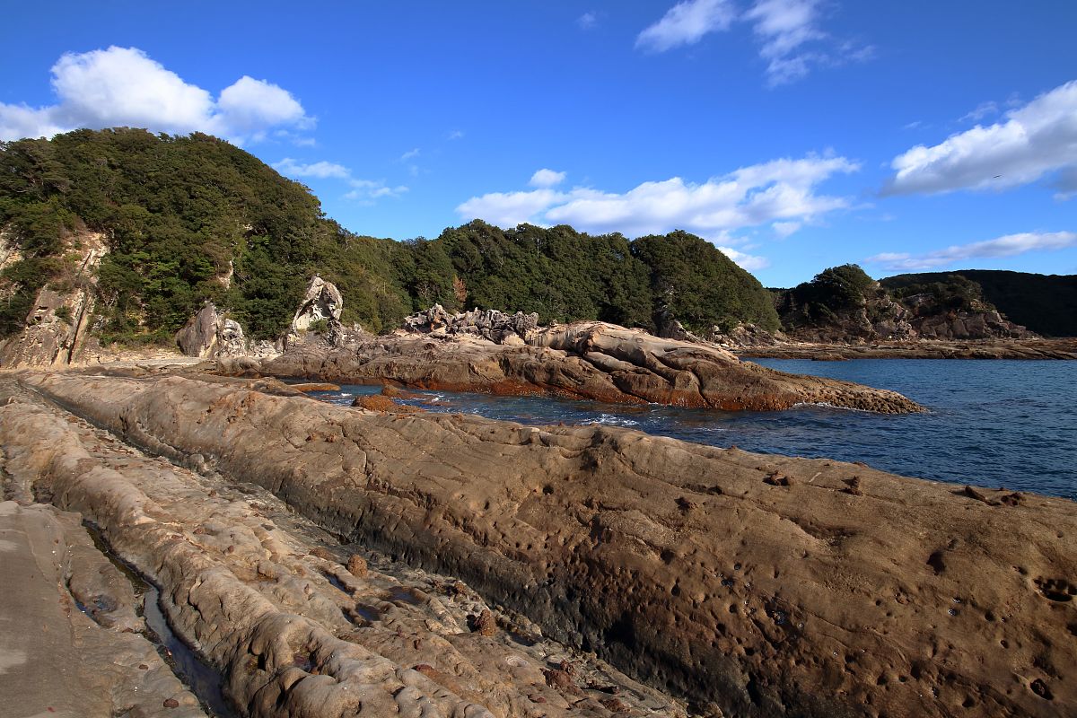 山不让土石是什么意思？成语解释及应用场景