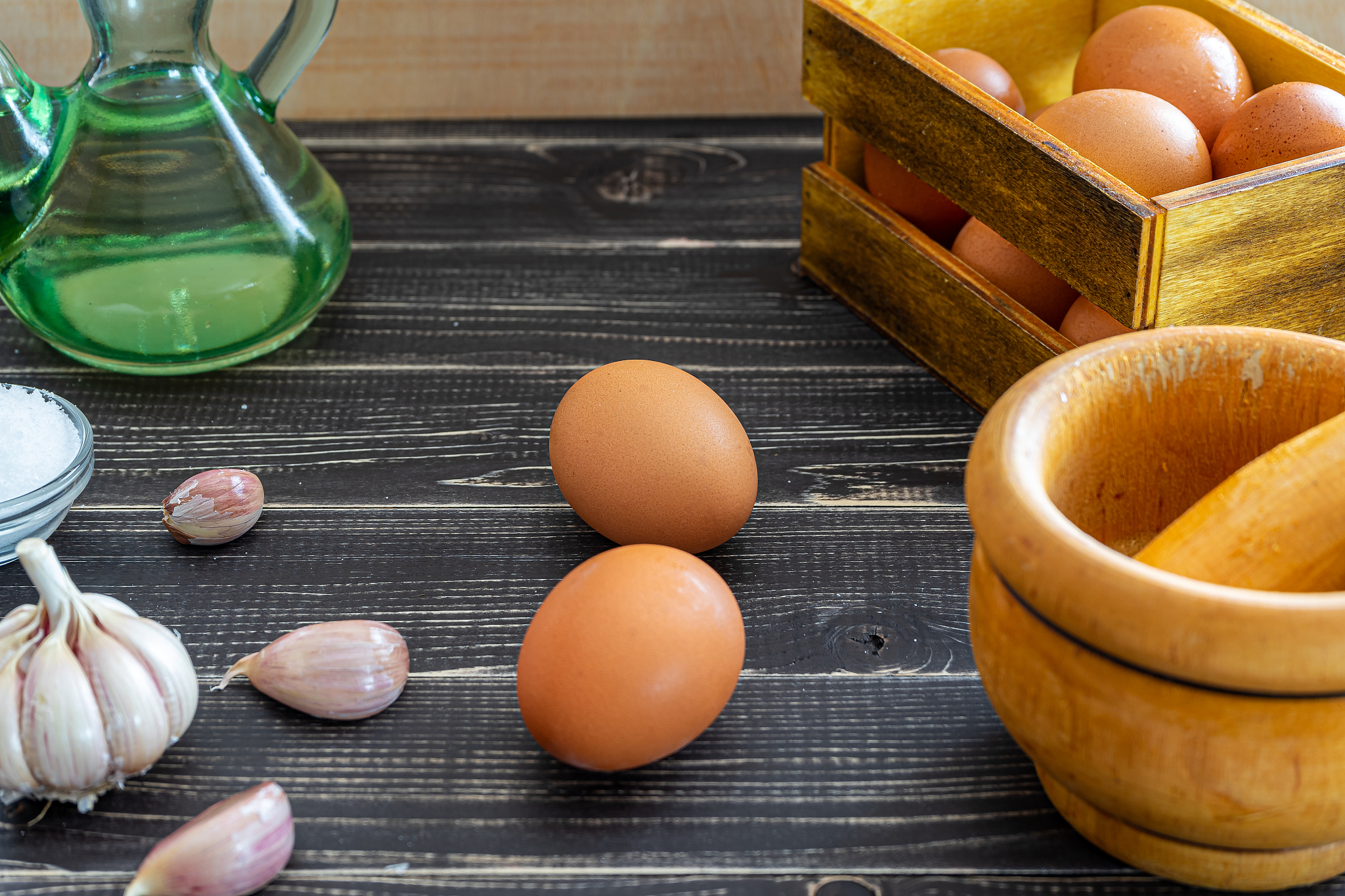 garlic heads, eggs, salt, and oil distributed to prepare the ajo