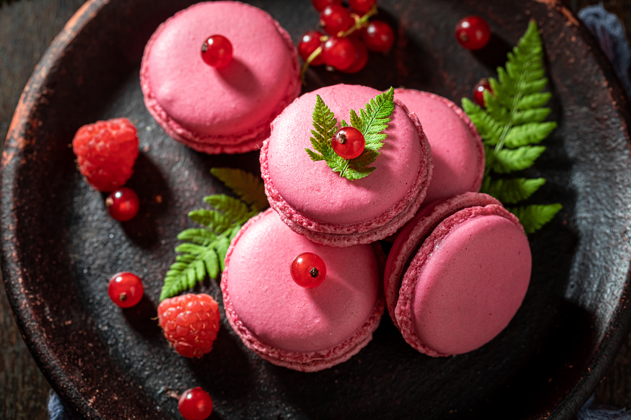 sweet red currant macaroons as a tasty small snack