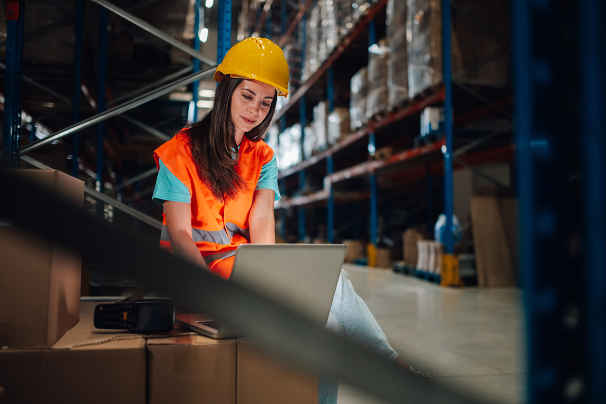 部门想做好7S管理工作但总感觉空间不足地方不够以下哪些方法比较适宜且有可行性？p 2分 A 增加车间面积 B 增添货架 C 把积压的库存品处理掉 D 适当增加堆放的高度