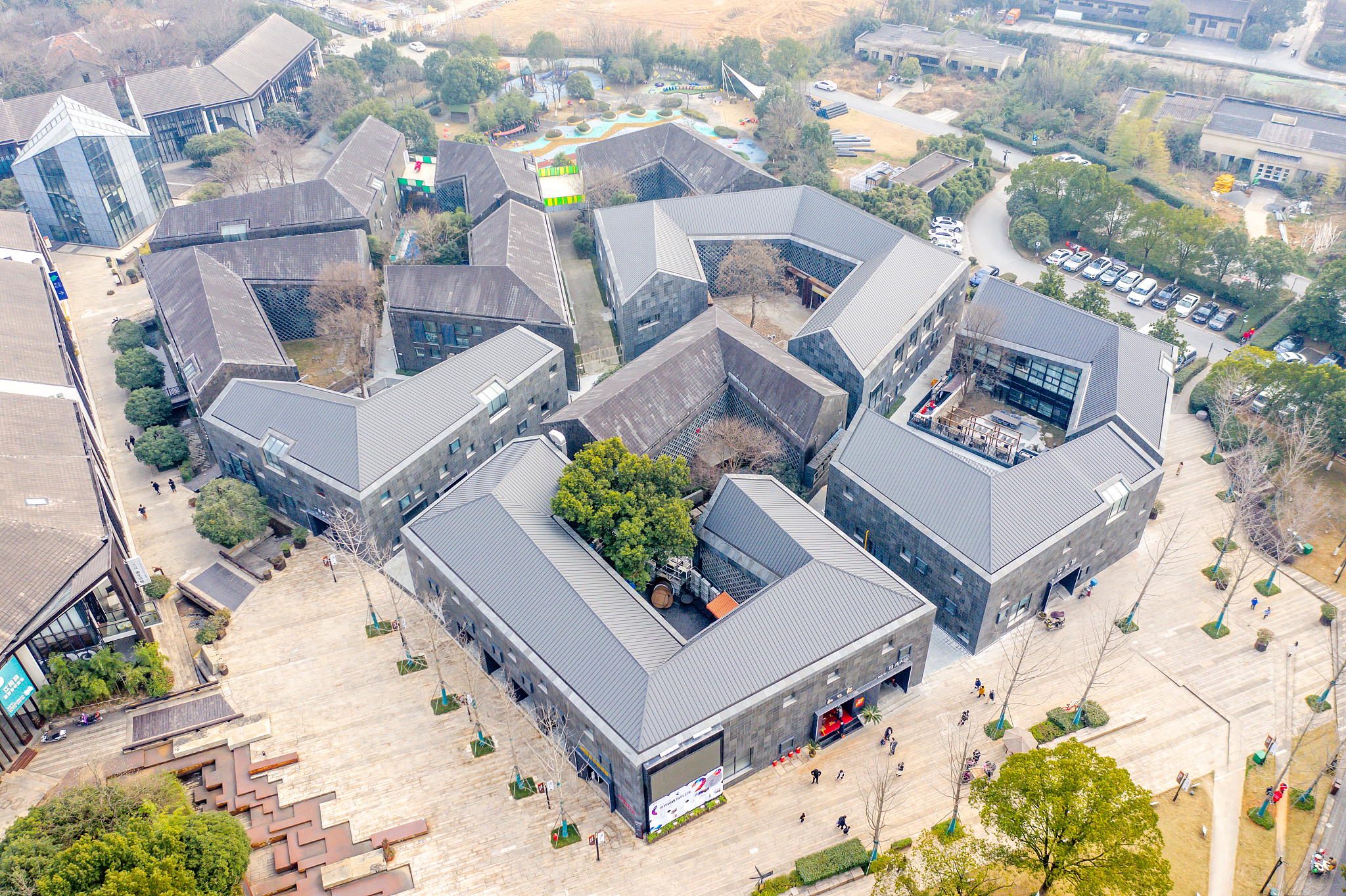 浙江文创小镇：文化创意产业聚集地，科技+文创引领未来