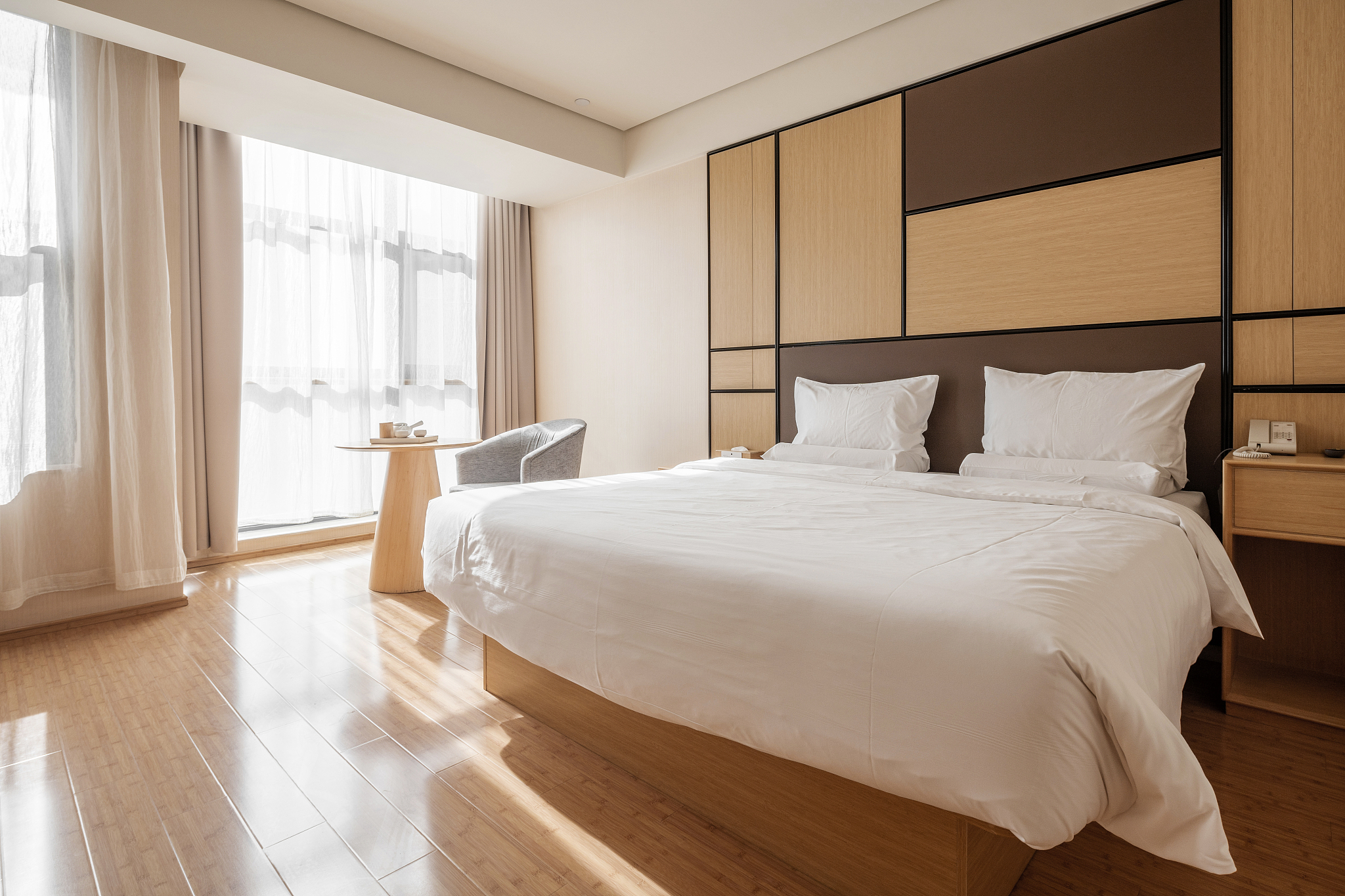 提升酒店竞争力：探究客房服务满意度影响因素及优化策略