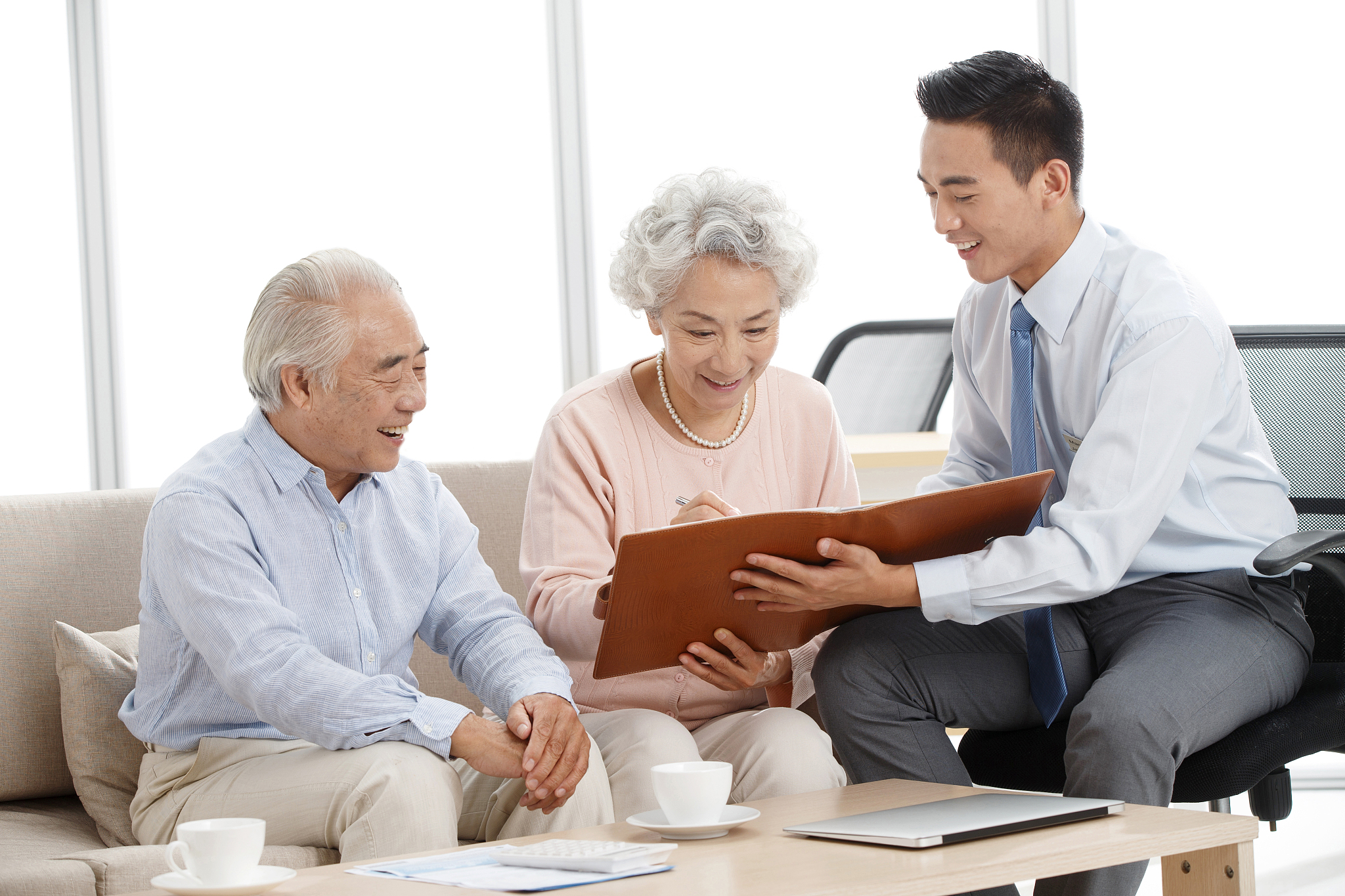 老年保健与管理专业毕业后就业方向：医院、养老院、政府机构等