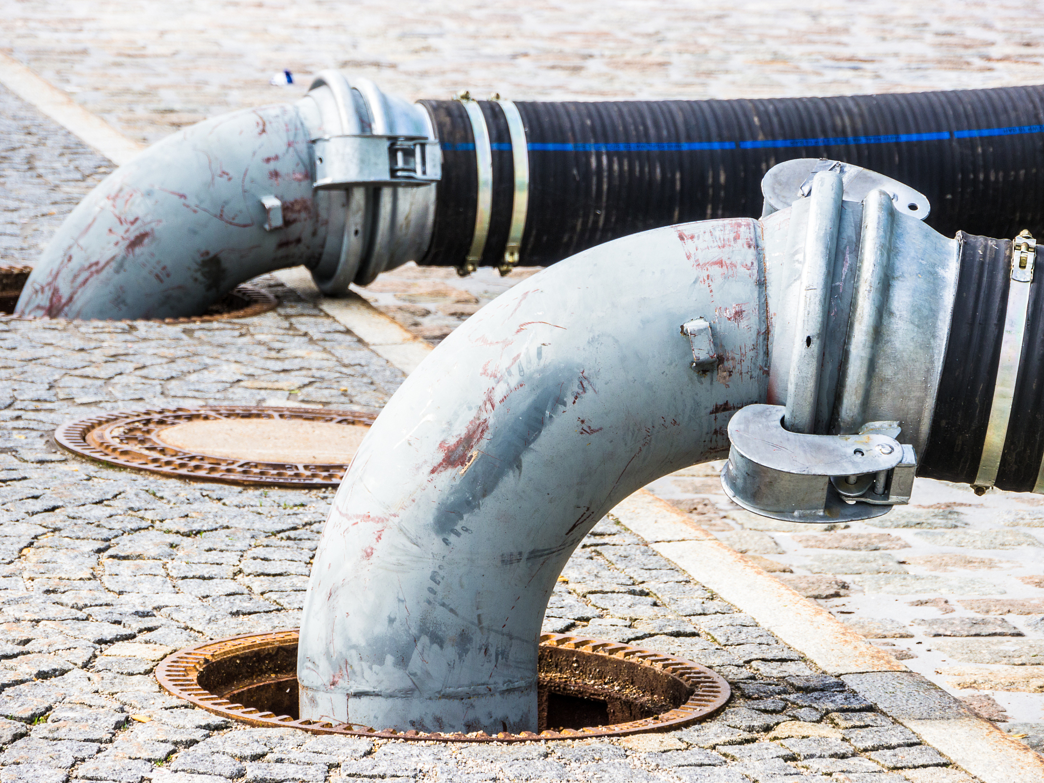 住宅排水管道选材指南：PVC、铸铁、PE、不锈钢优劣对比