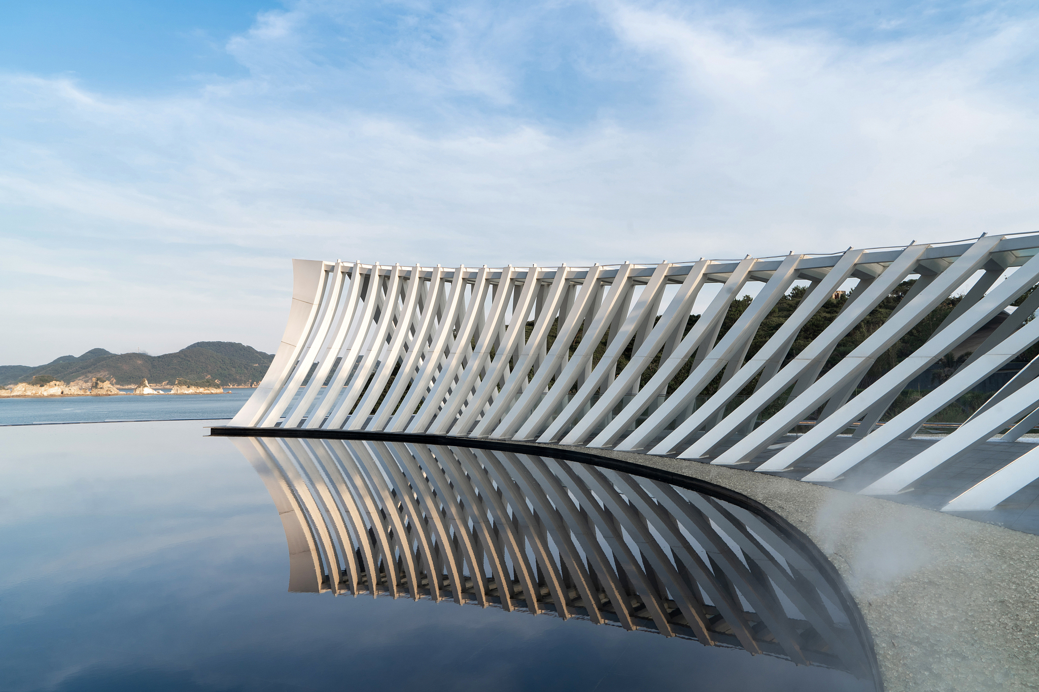 2023党的教育方针帮我用200字详细描述